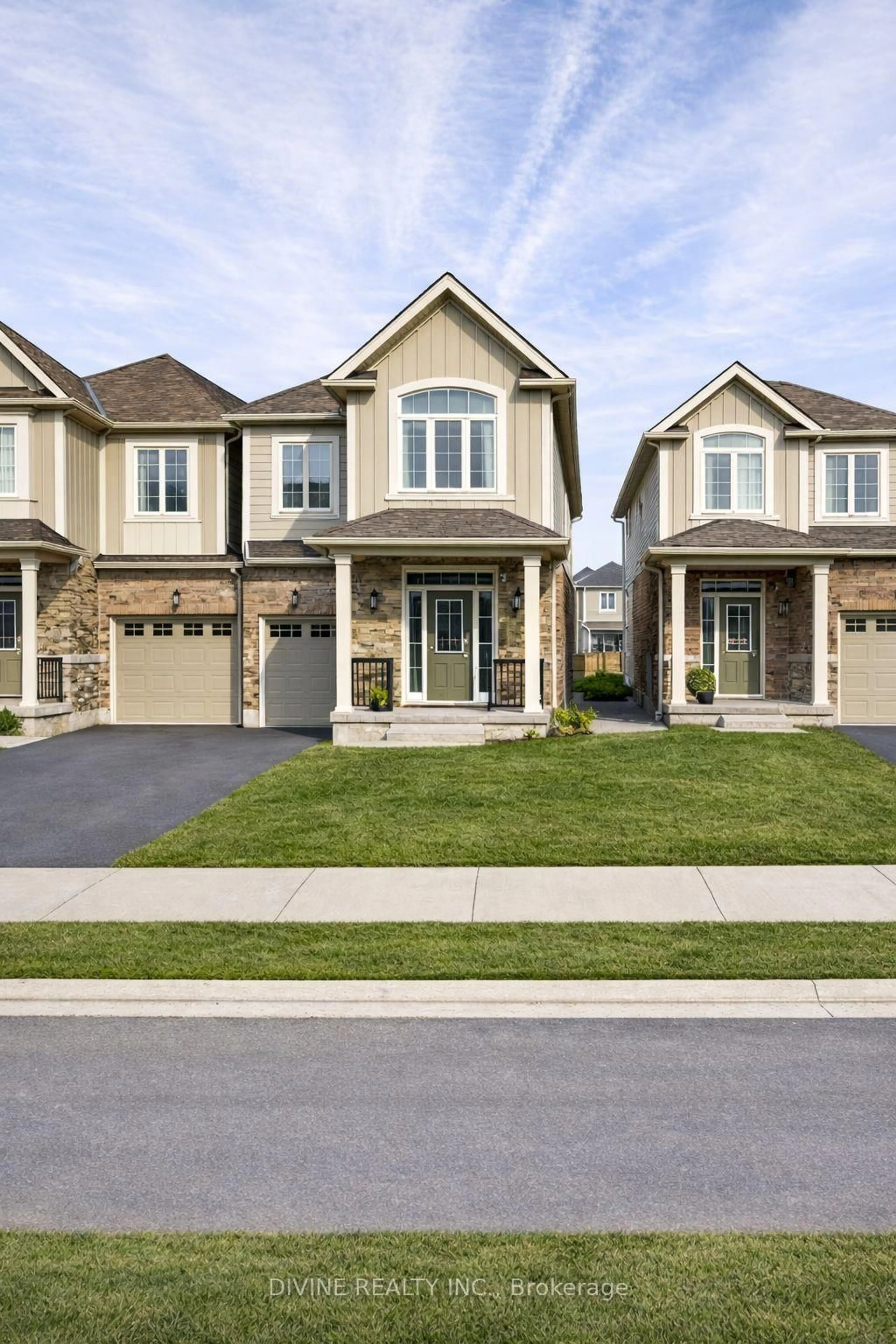 Home with brick exterior material, street for 9241 White Oak Ave, Niagara Falls Ontario L2G 3P6