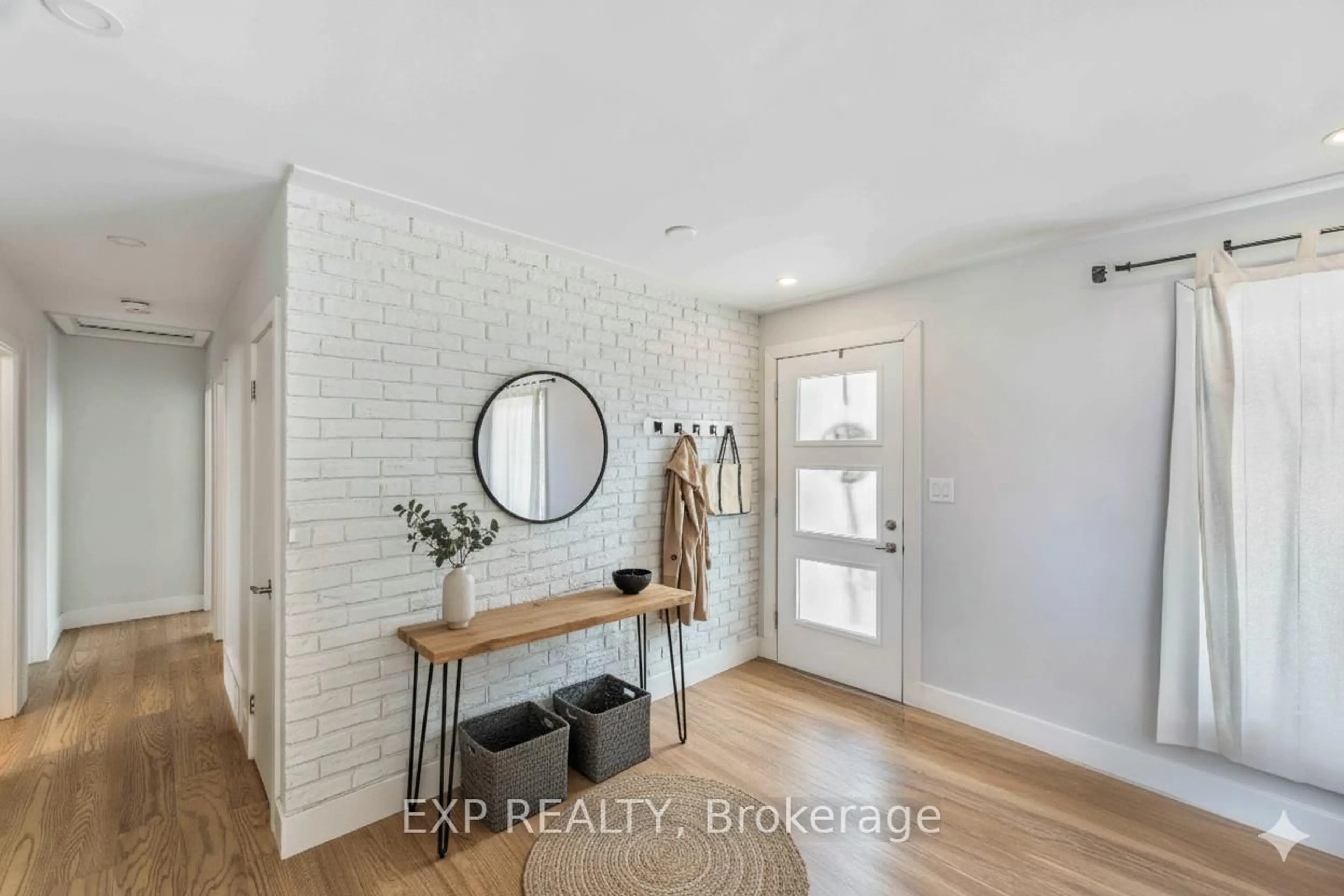 Indoor entryway for 44 Sherry Lane, Nepean Ontario K2G 3L8