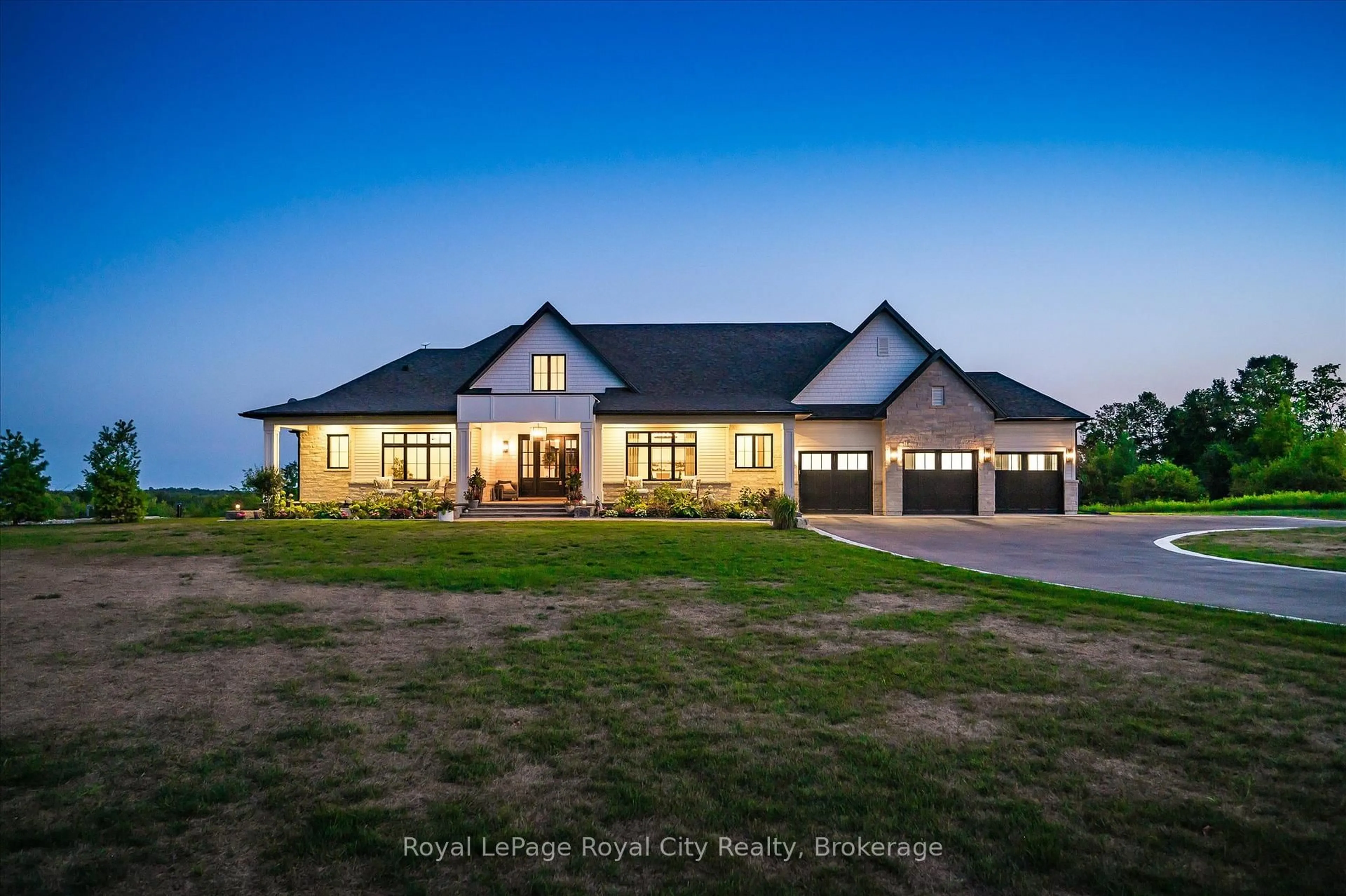 Home with vinyl exterior material, building for 5020 First Line, Erin Ontario N0B 2K0