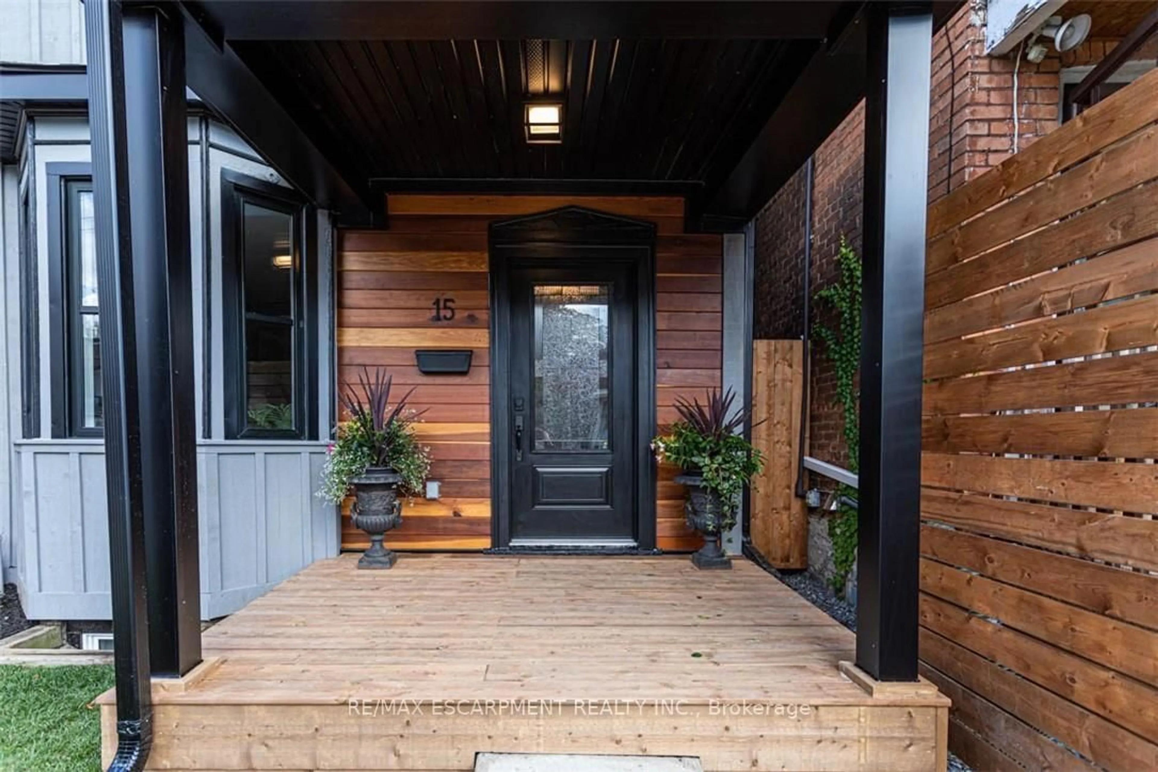 Indoor entryway for 15 Century St, Hamilton Ontario L8L 1V7