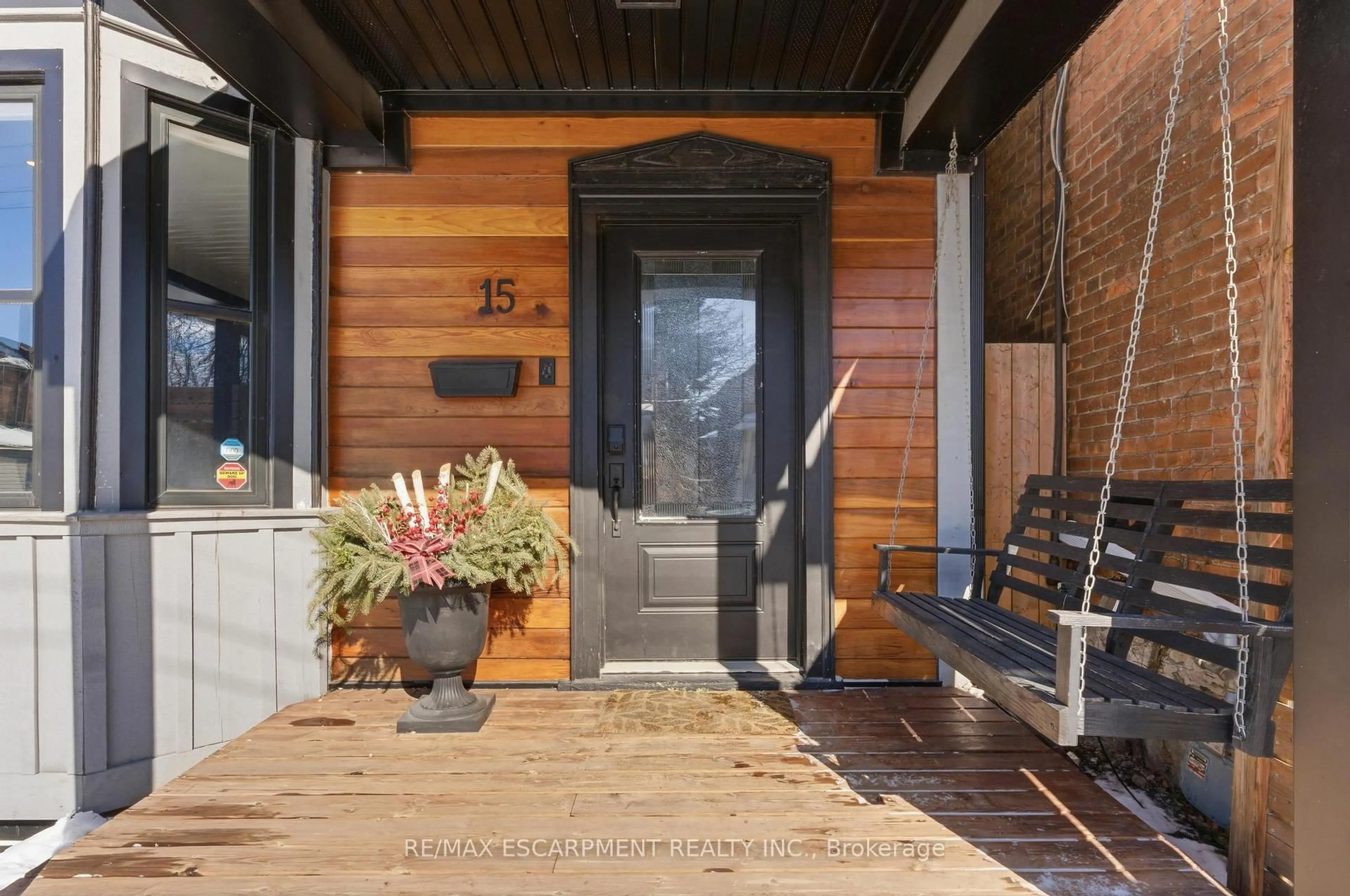 Indoor entryway for 15 Century St, Hamilton Ontario L8L 1V7