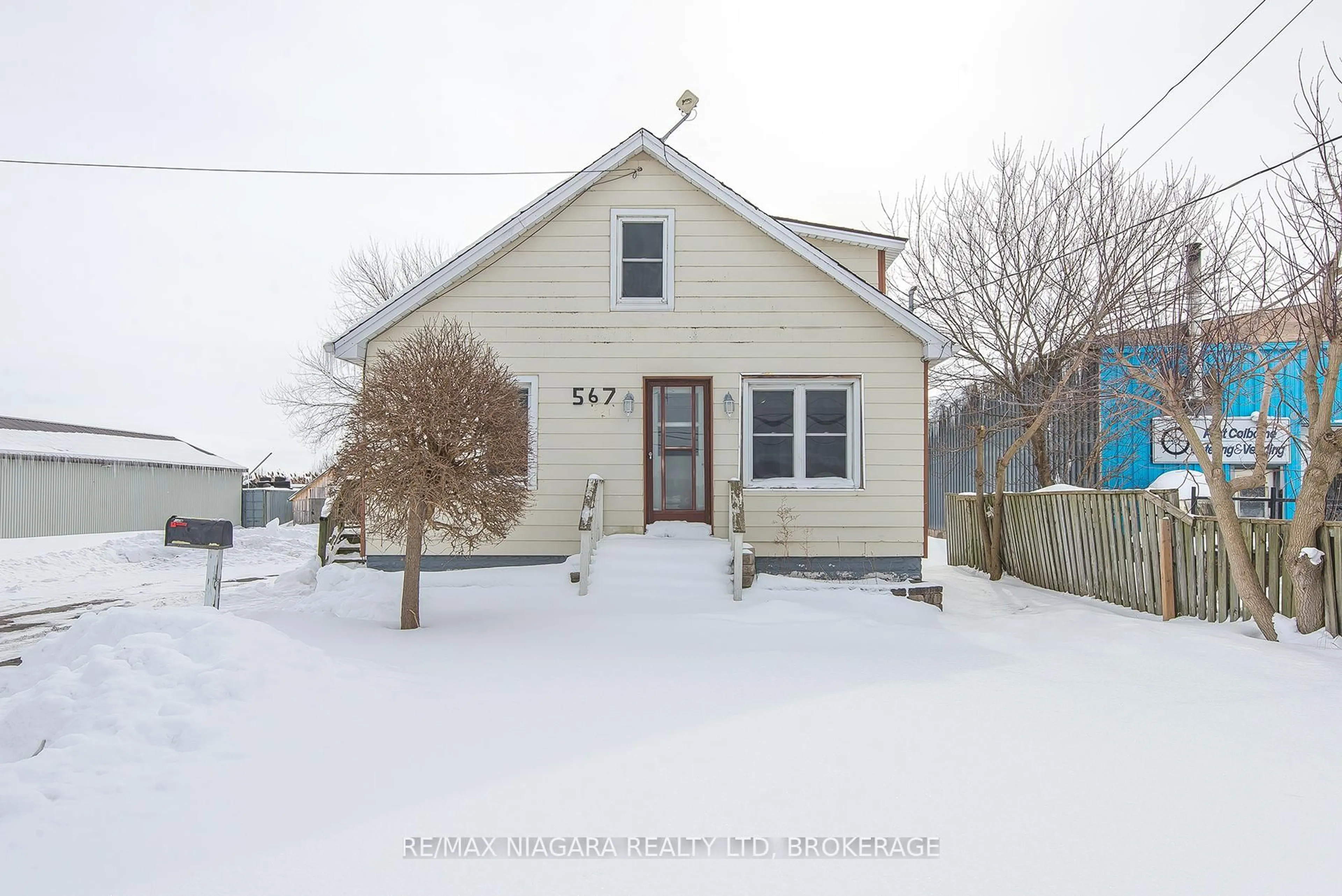 A pic from outside/outdoor area/front of a property/back of a property/a pic from drone, street for 567 KILLALY St, Port Colborne Ontario L3K 2J8
