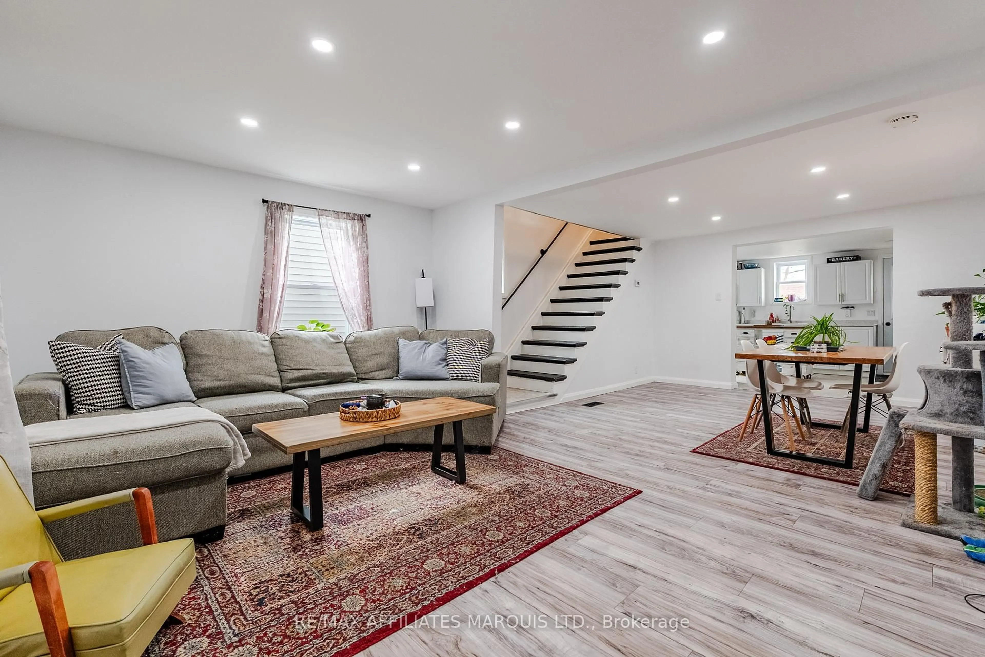 Living room with furniture, unknown for 140 Adolphus St, Cornwall Ontario K6H 3S3