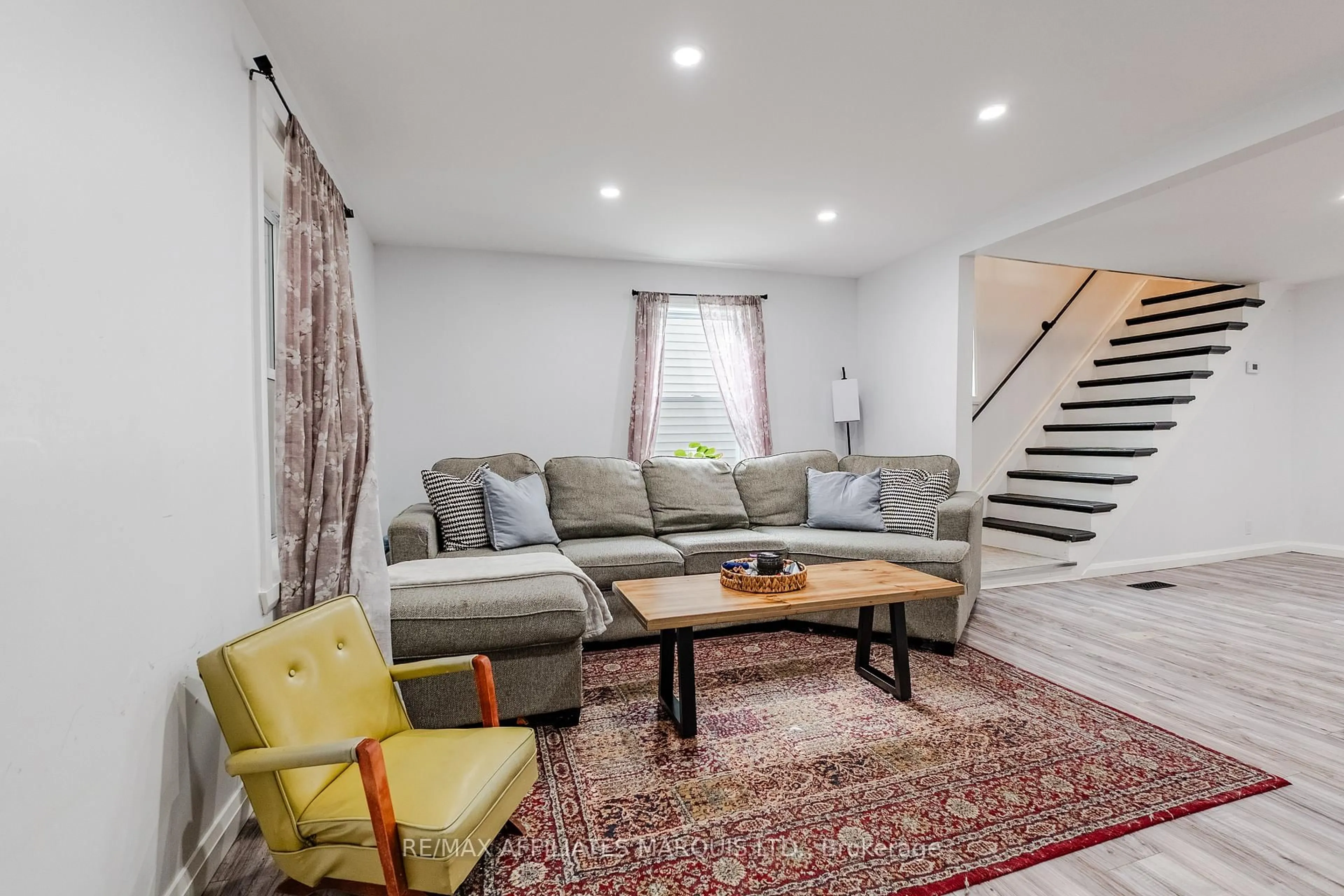 Living room with furniture, unknown for 140 Adolphus St, Cornwall Ontario K6H 3S3