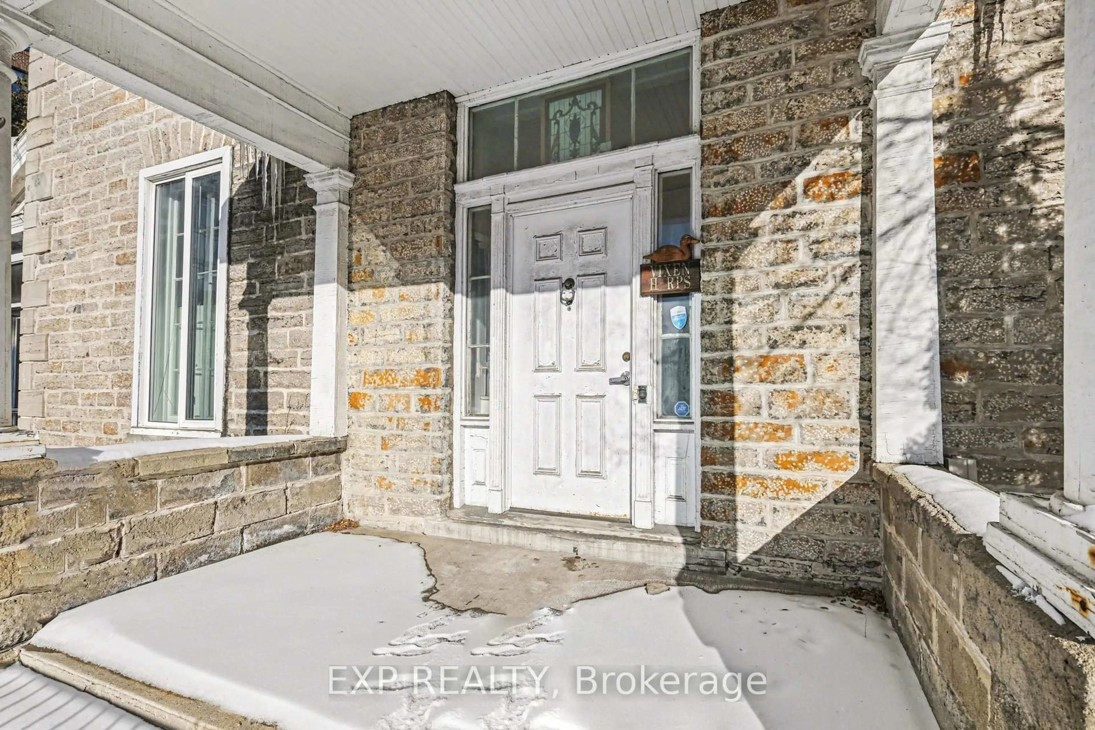 Indoor entryway for 149 Daly Ave, Ottawa Ontario K1N 6E8