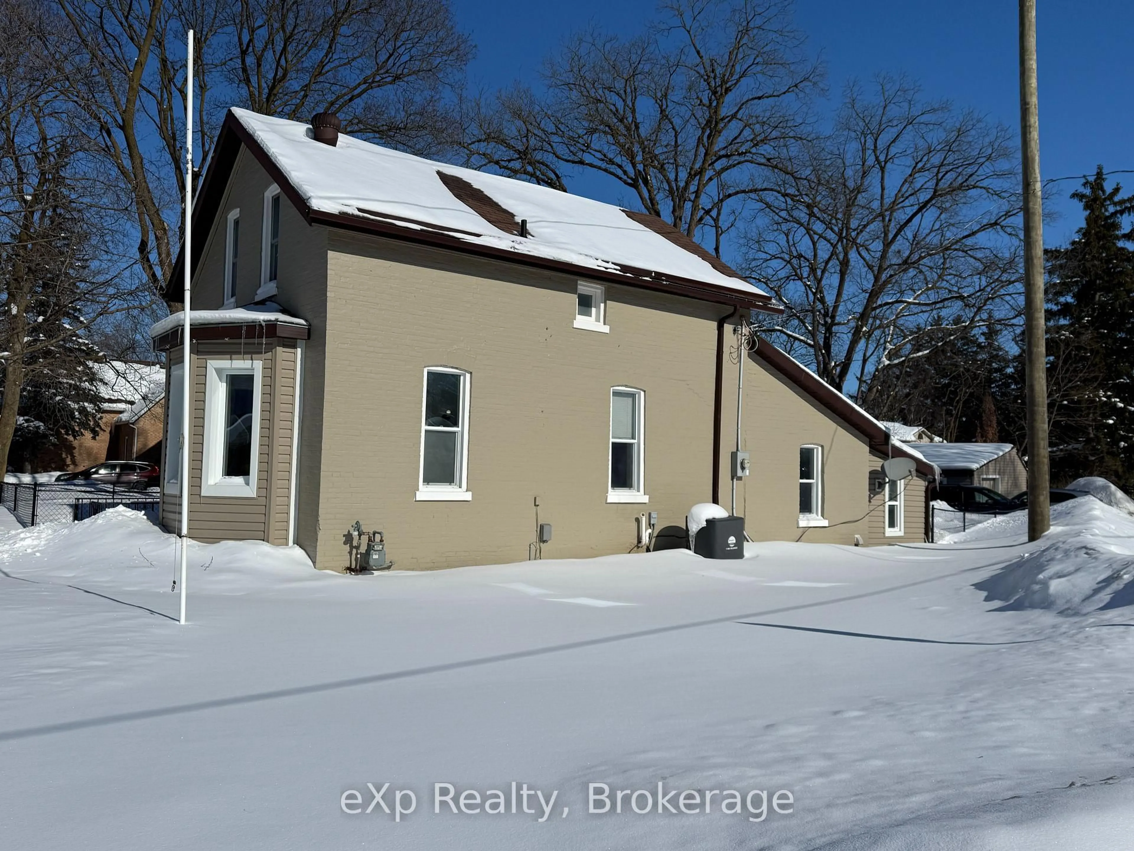 A pic from outside/outdoor area/front of a property/back of a property/a pic from drone, street for 630 GIBSON St, Brockton Ontario N0G 2V0