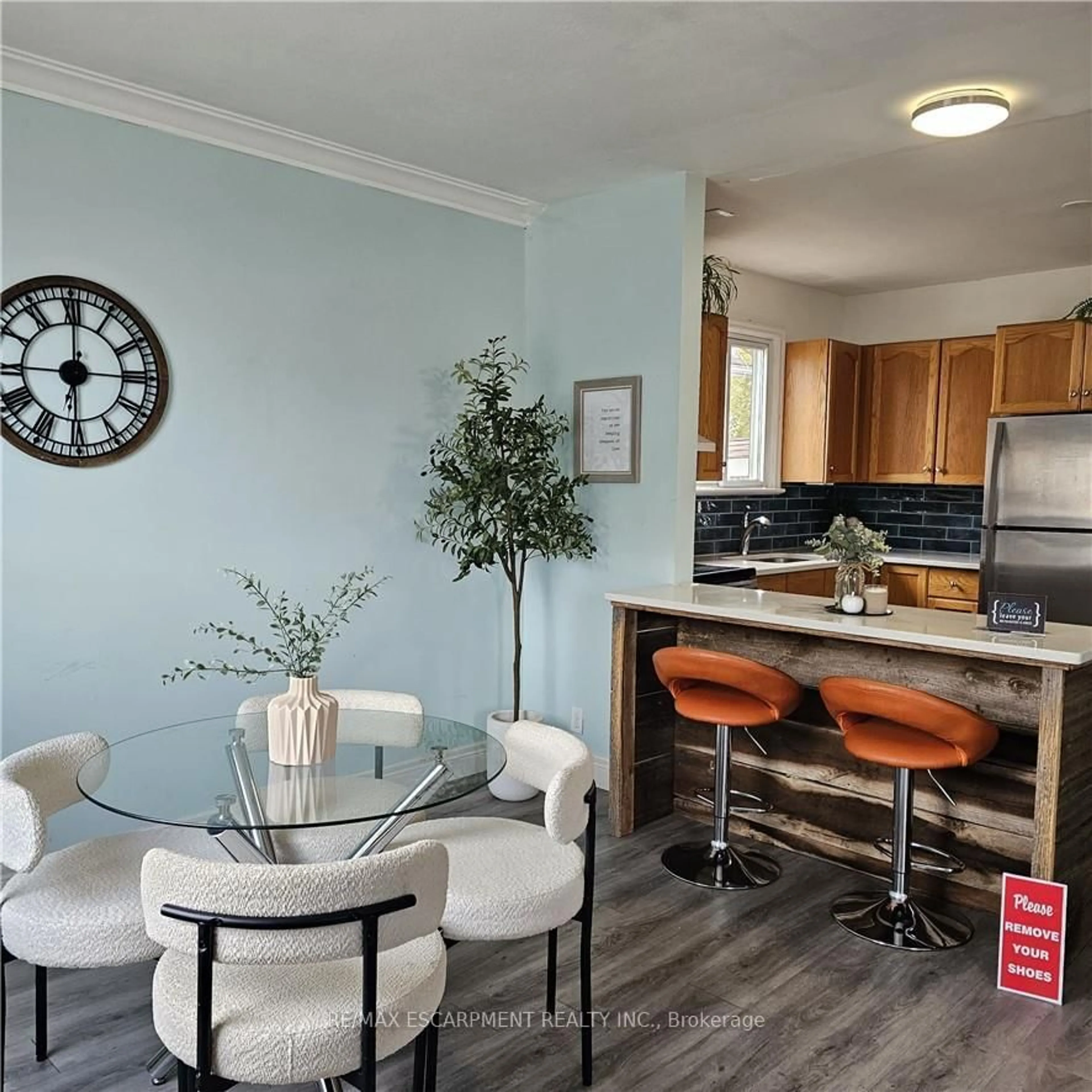 Open concept kitchen, unknown for 25 Augusta Ave, St. Catharines Ontario L2M 5R3