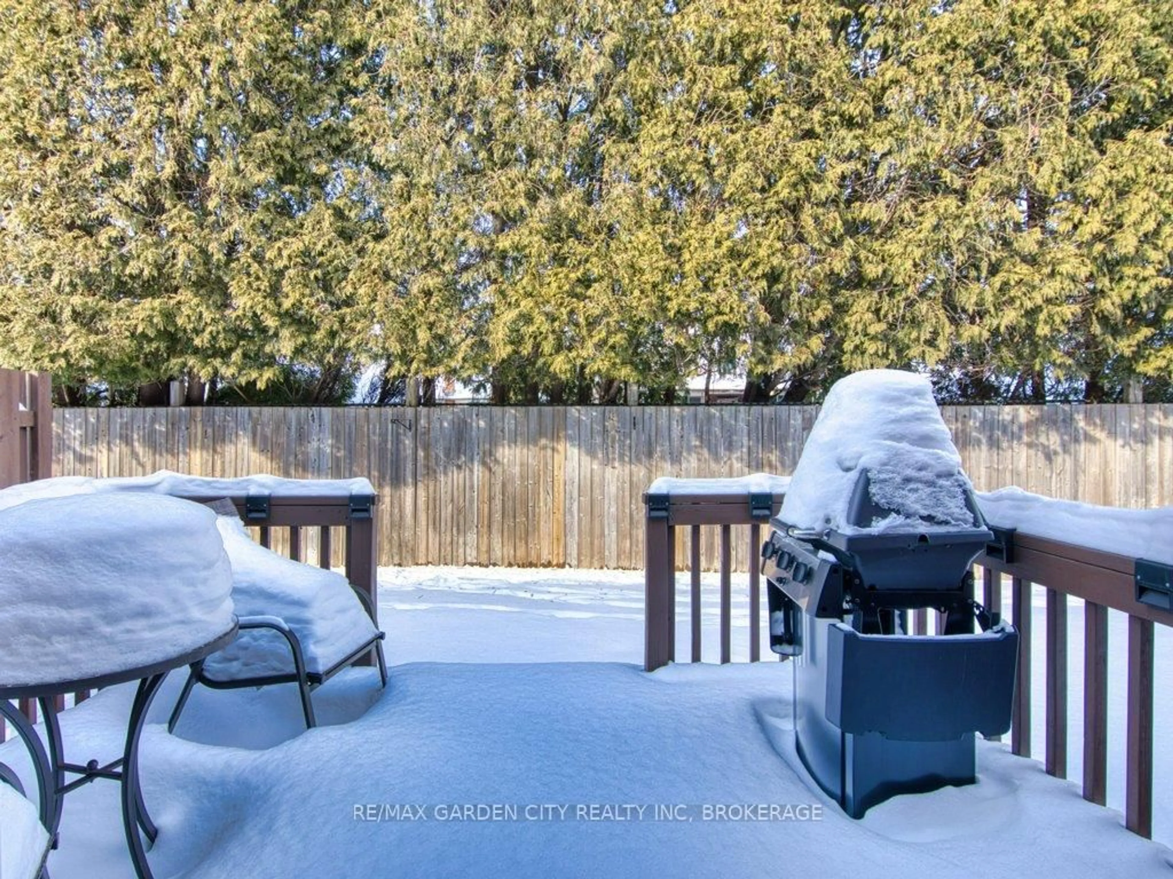 Patio, forest/trees view for 259 SCOTT St #7, St. Catharines Ontario L2N 1H9
