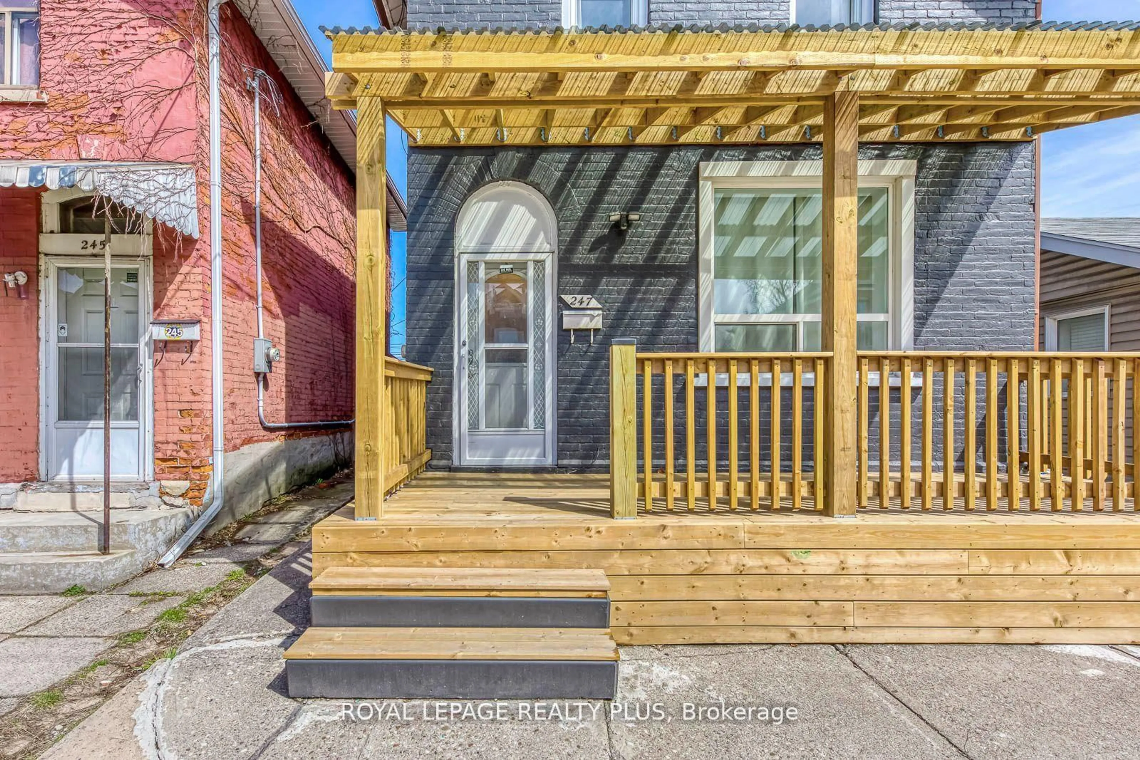 Patio, street for 247 Robert St, Hamilton Ontario L8L 2R2