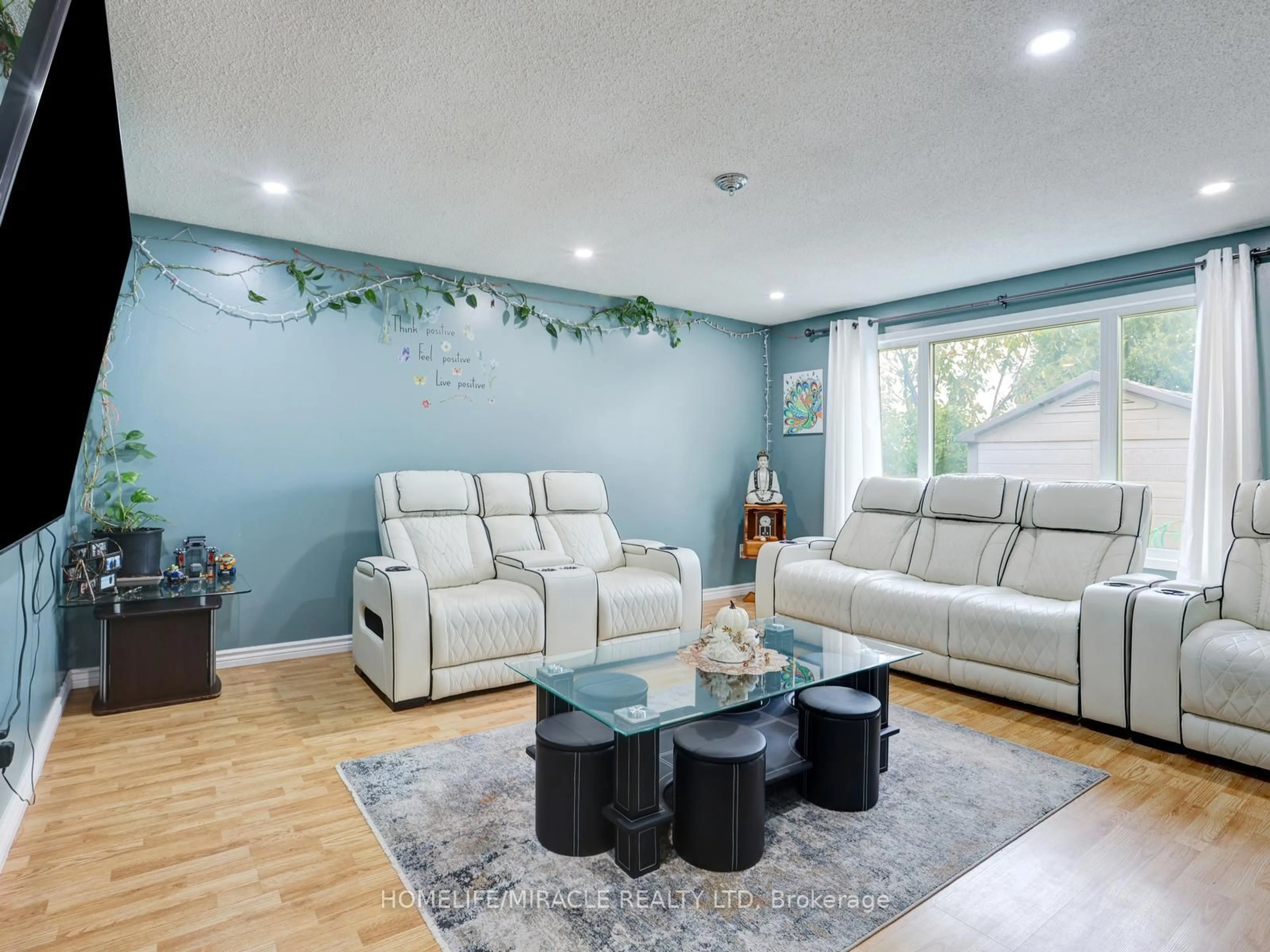 Living room with furniture, unknown for 128 Macatee Pl, Cambridge Ontario N1R 6Z8