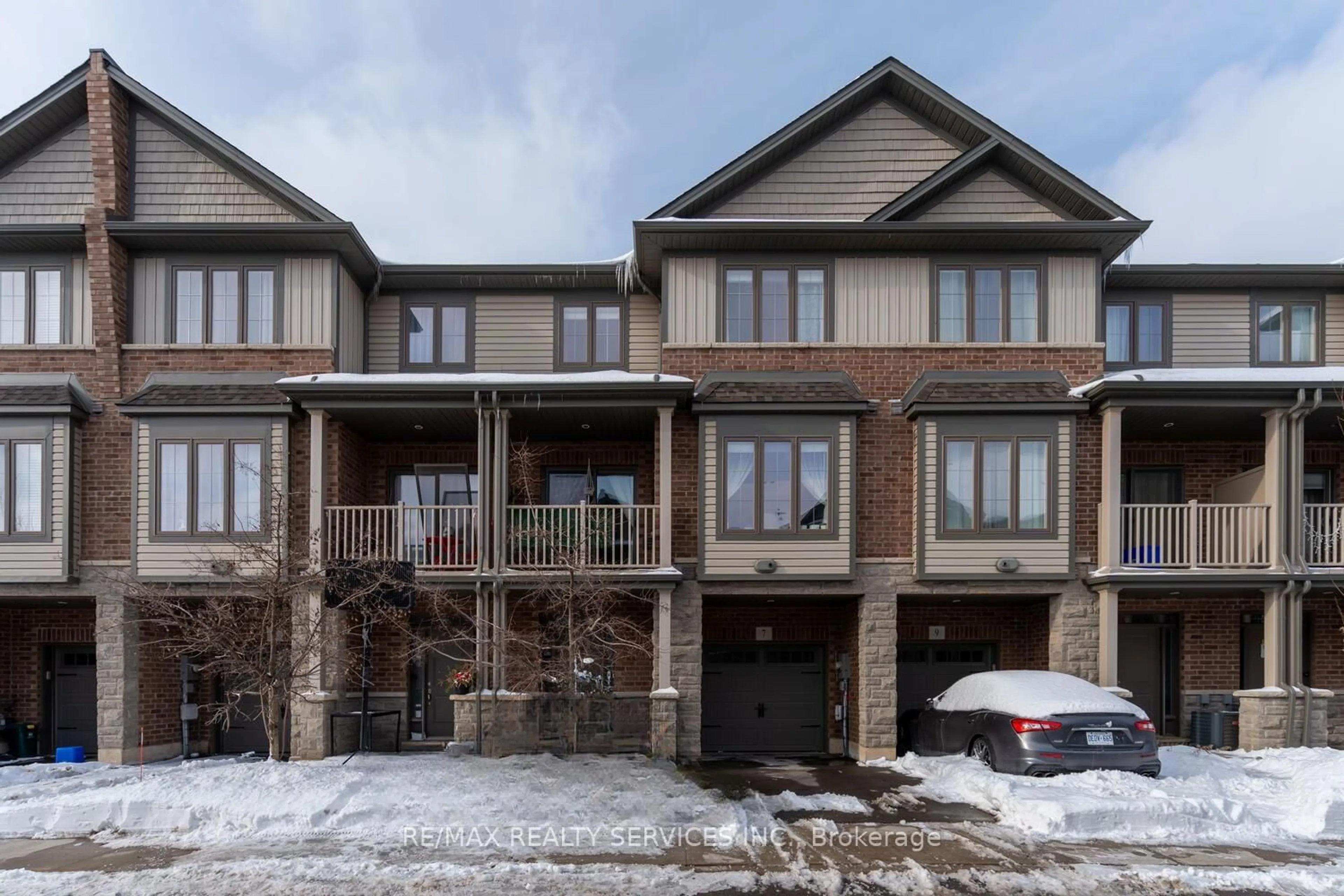 Home with brick exterior material, unknown for 7 Ridgeside Lane, Hamilton Ontario L8B 1W5