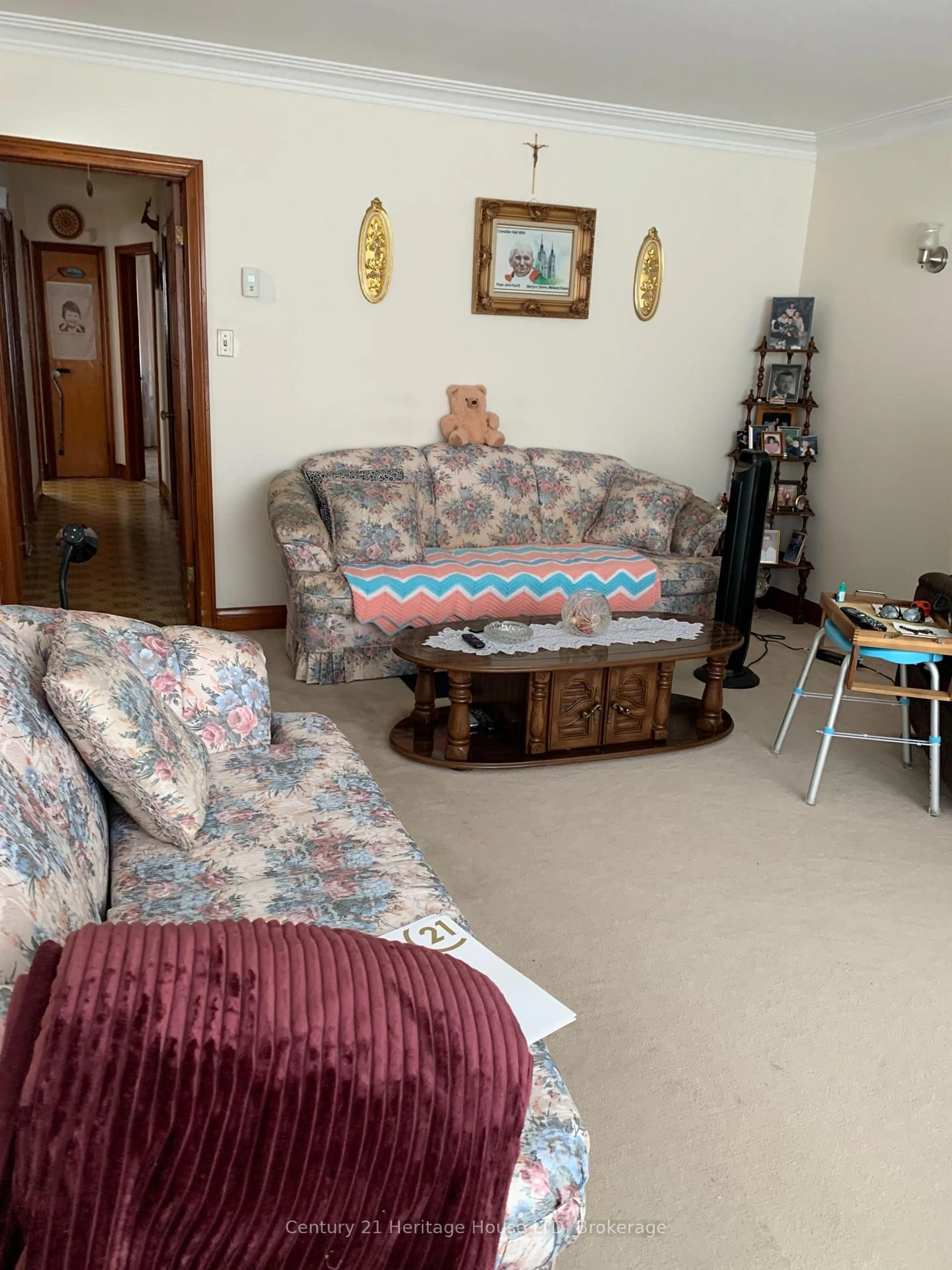 Living room with furniture, unknown for 71 Rolls Ave, St. Catharines Ontario L2N 1W3