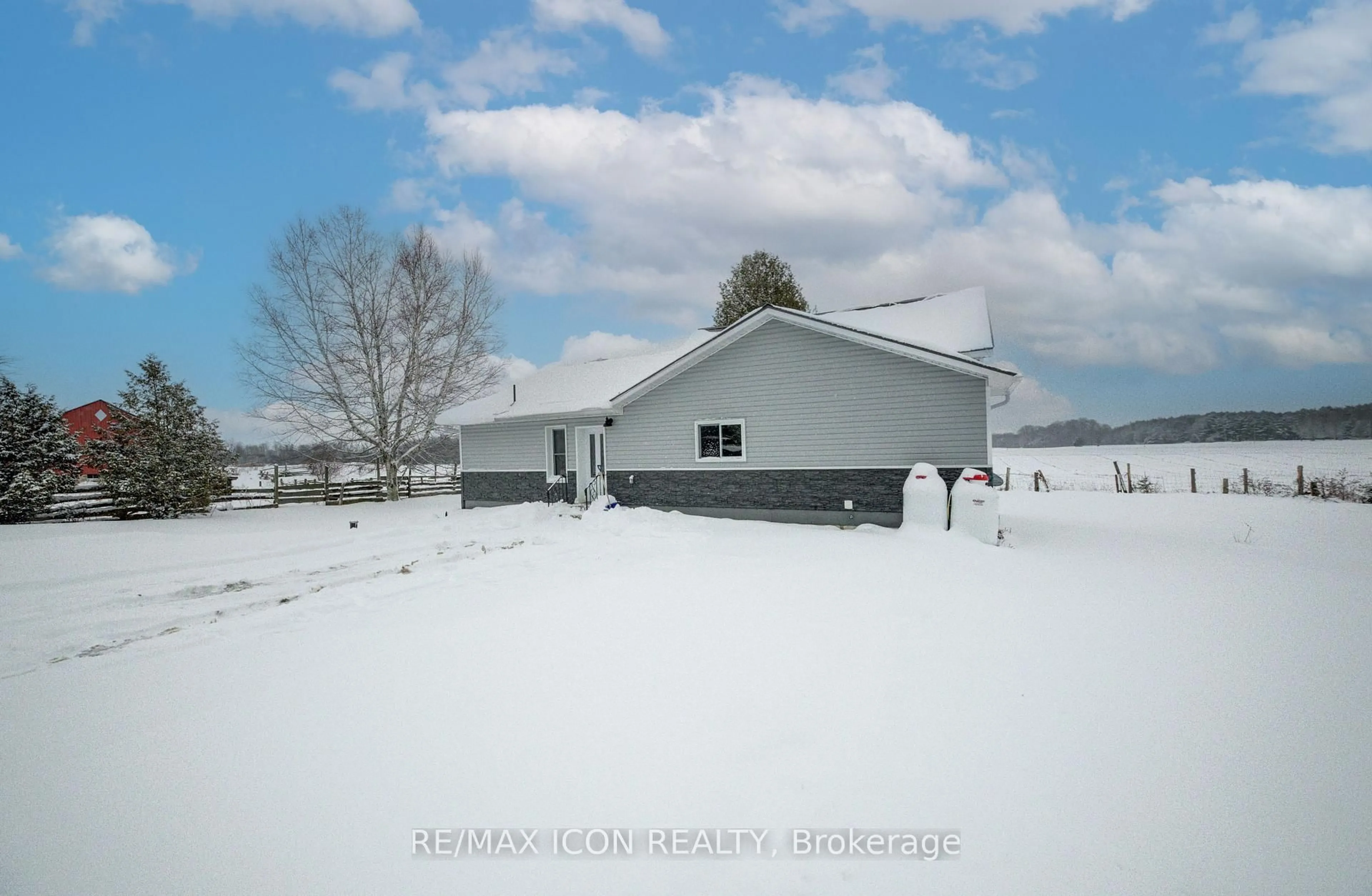 A pic from outside/outdoor area/front of a property/back of a property/a pic from drone, unknown for 9429 Sally St, Wellington North Ontario N0G 2L0