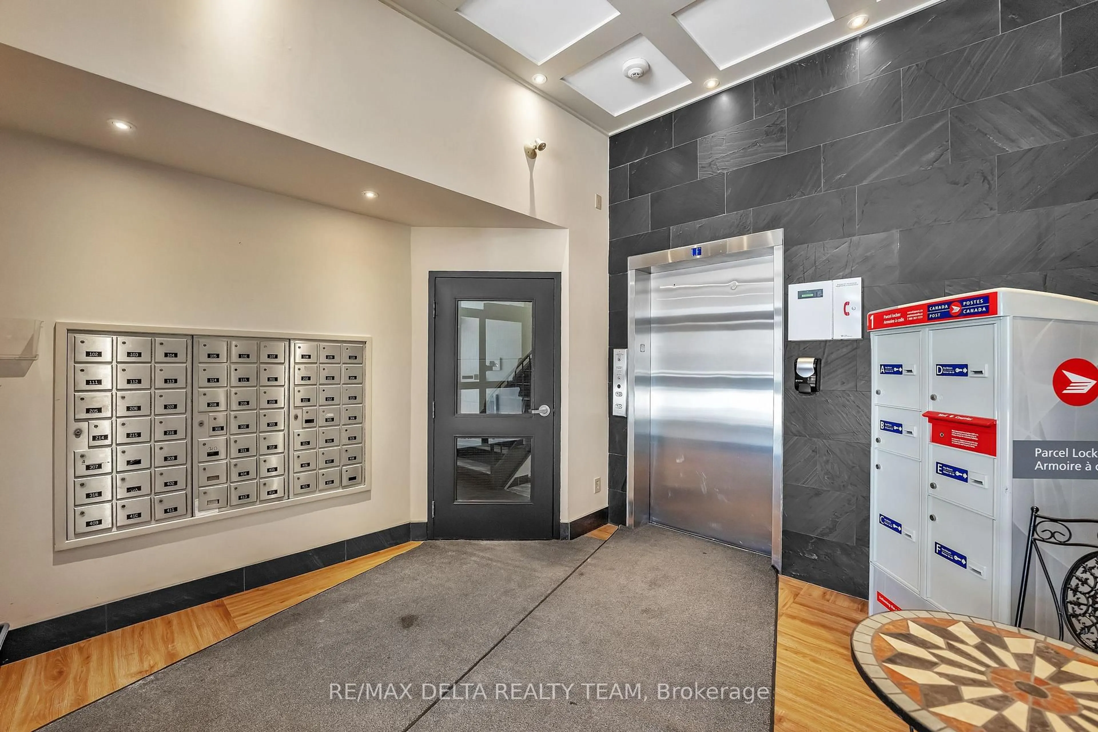 Indoor foyer for 6434 Bilberry Dr #303, Ottawa Ontario K1C 4P5