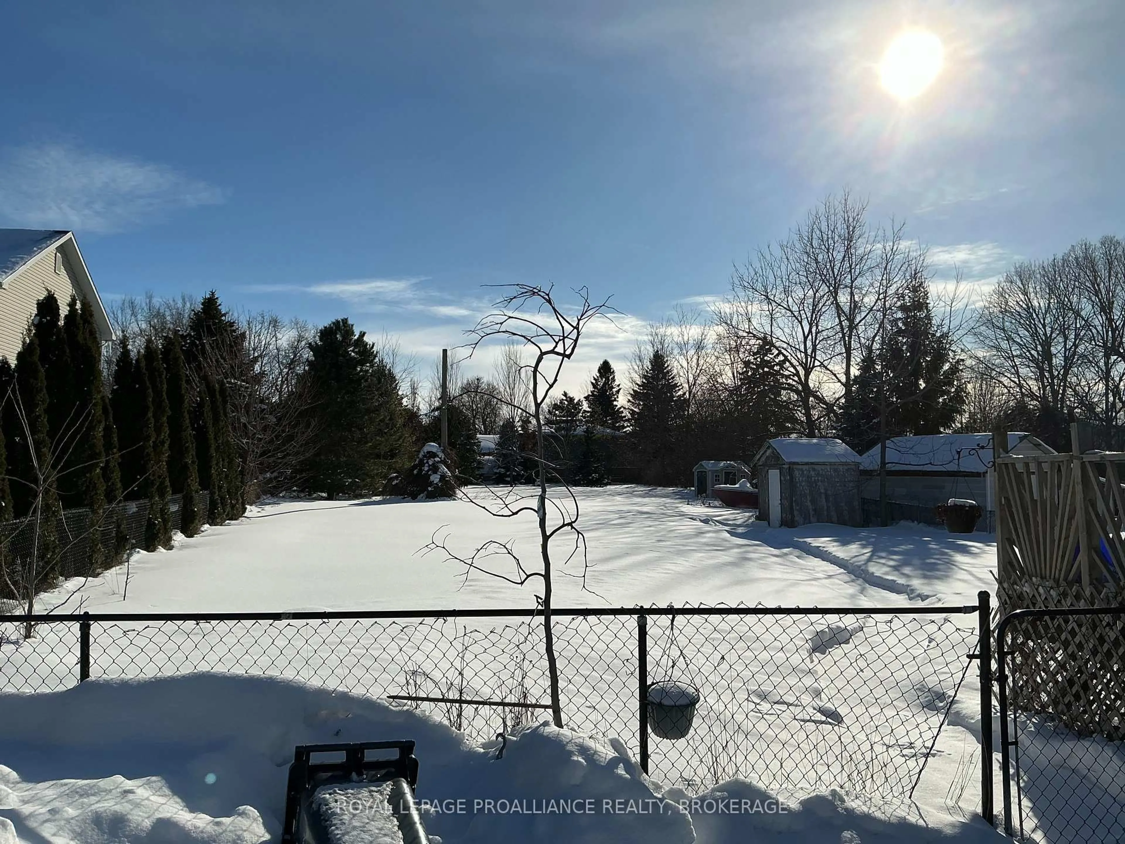 A pic from outside/outdoor area/front of a property/back of a property/a pic from drone, unknown for 2945 Princess St, Kingston Ontario K7L 4V2