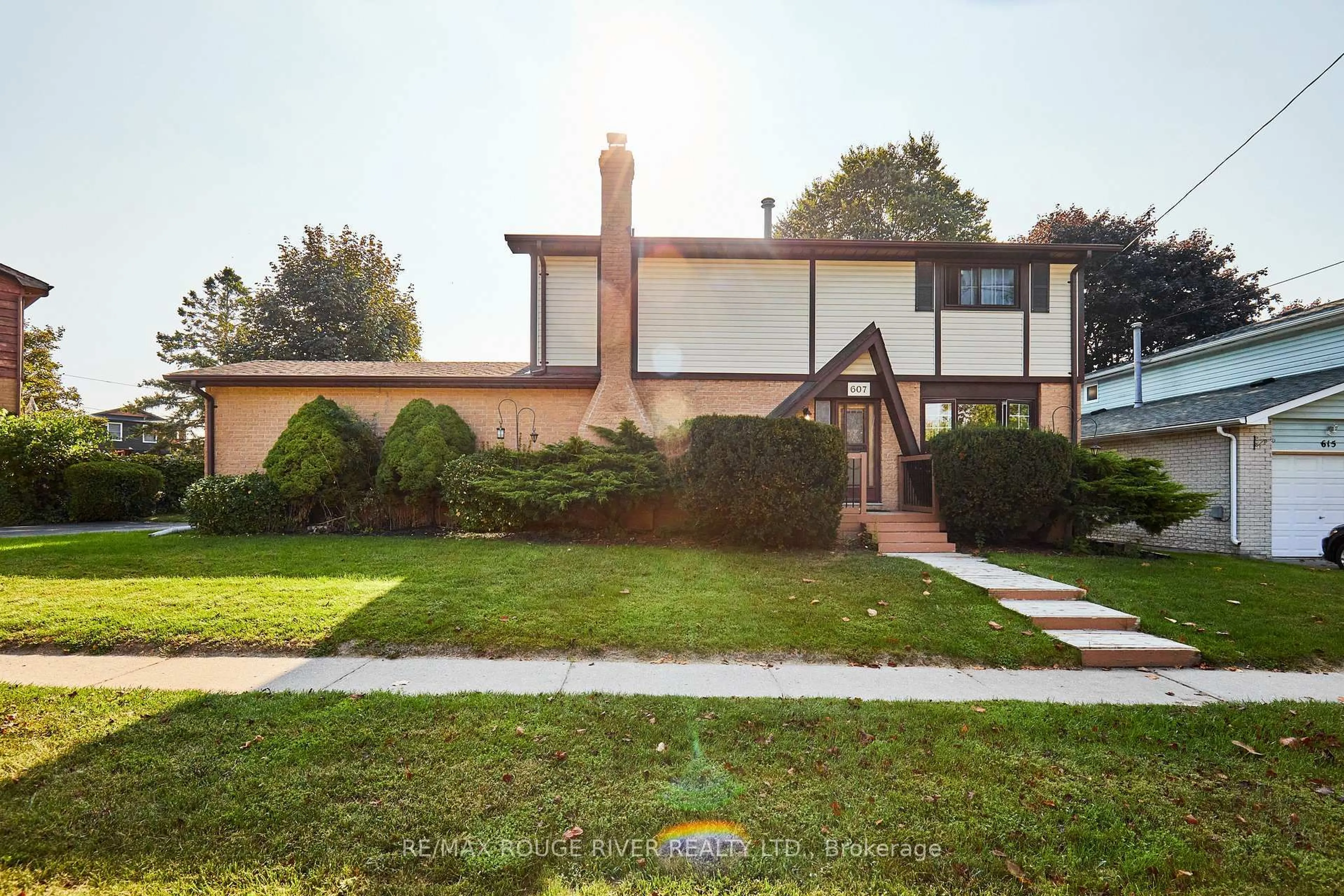 Unknown for 607 Carlisle St, Cobourg Ontario K9A 4Y4