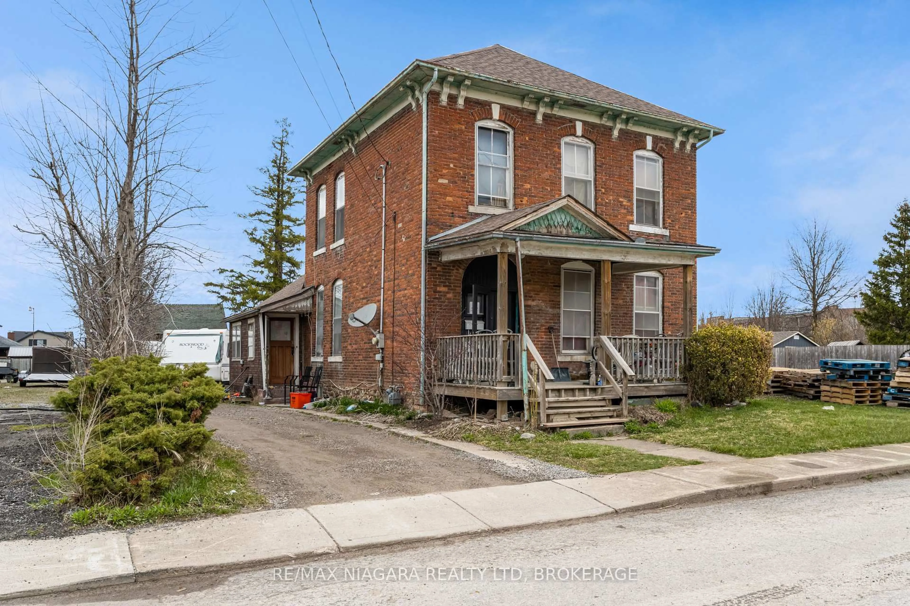 Home with brick exterior material, street for 49 Turner Cres, St. Catharines Ontario L2P 2H8