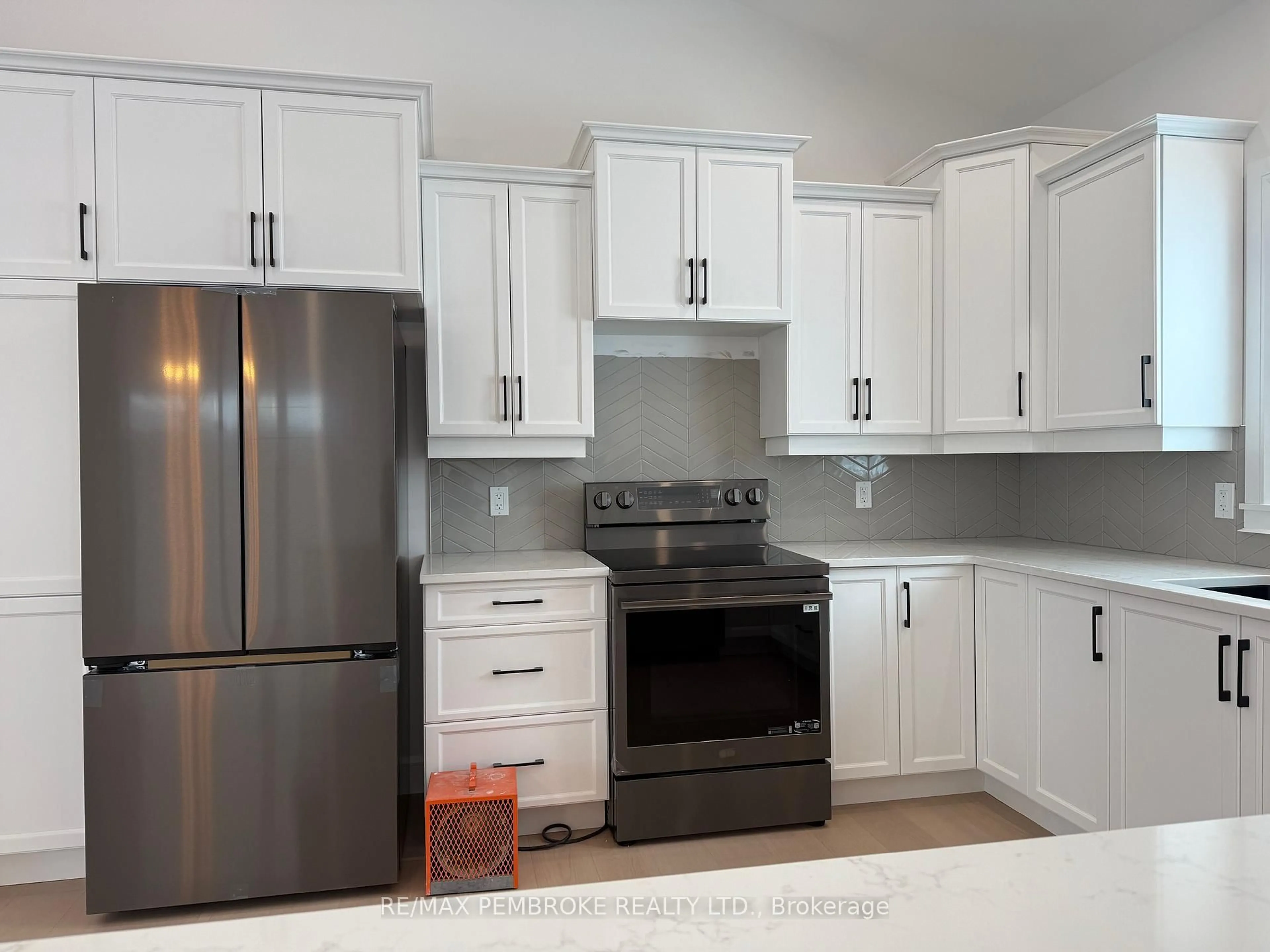 Standard kitchen, unknown for 26 Jade Ave, Petawawa Ontario K8H 0E5