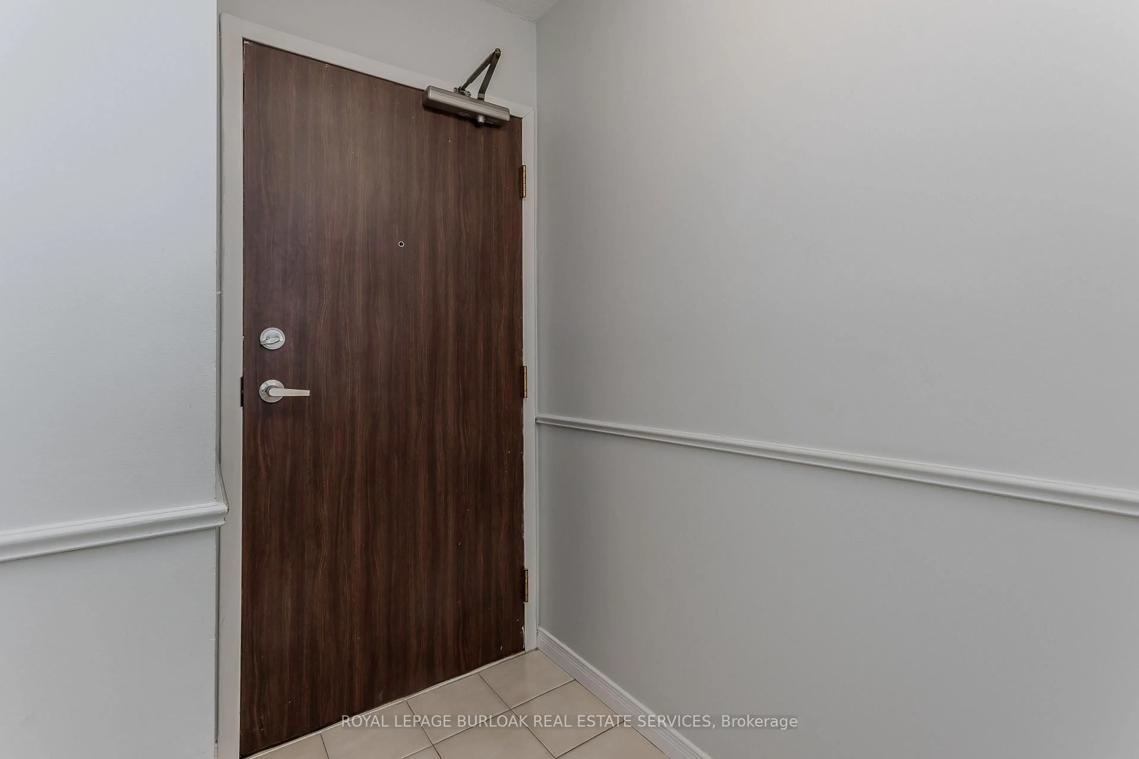 Indoor entryway for 495 Highway 8 #508, Hamilton Ontario L8G 5E1