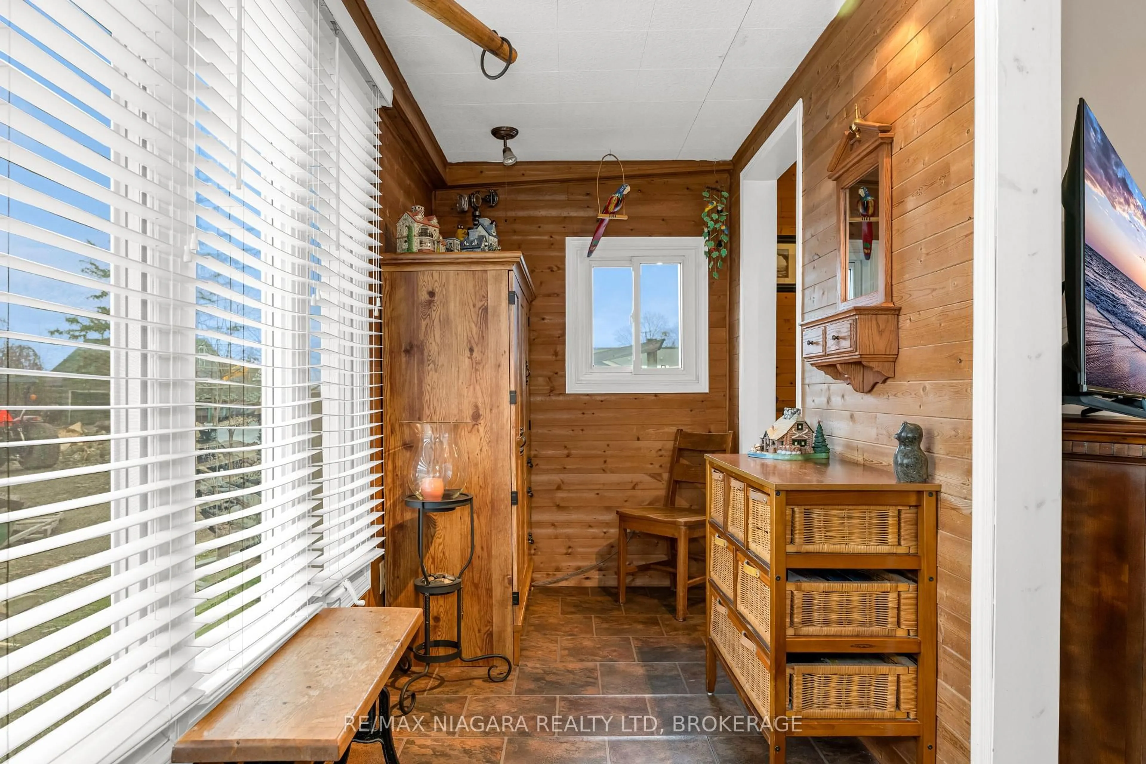 Unknown for 53 Turner Cres, St. Catharines Ontario L2P 2H8