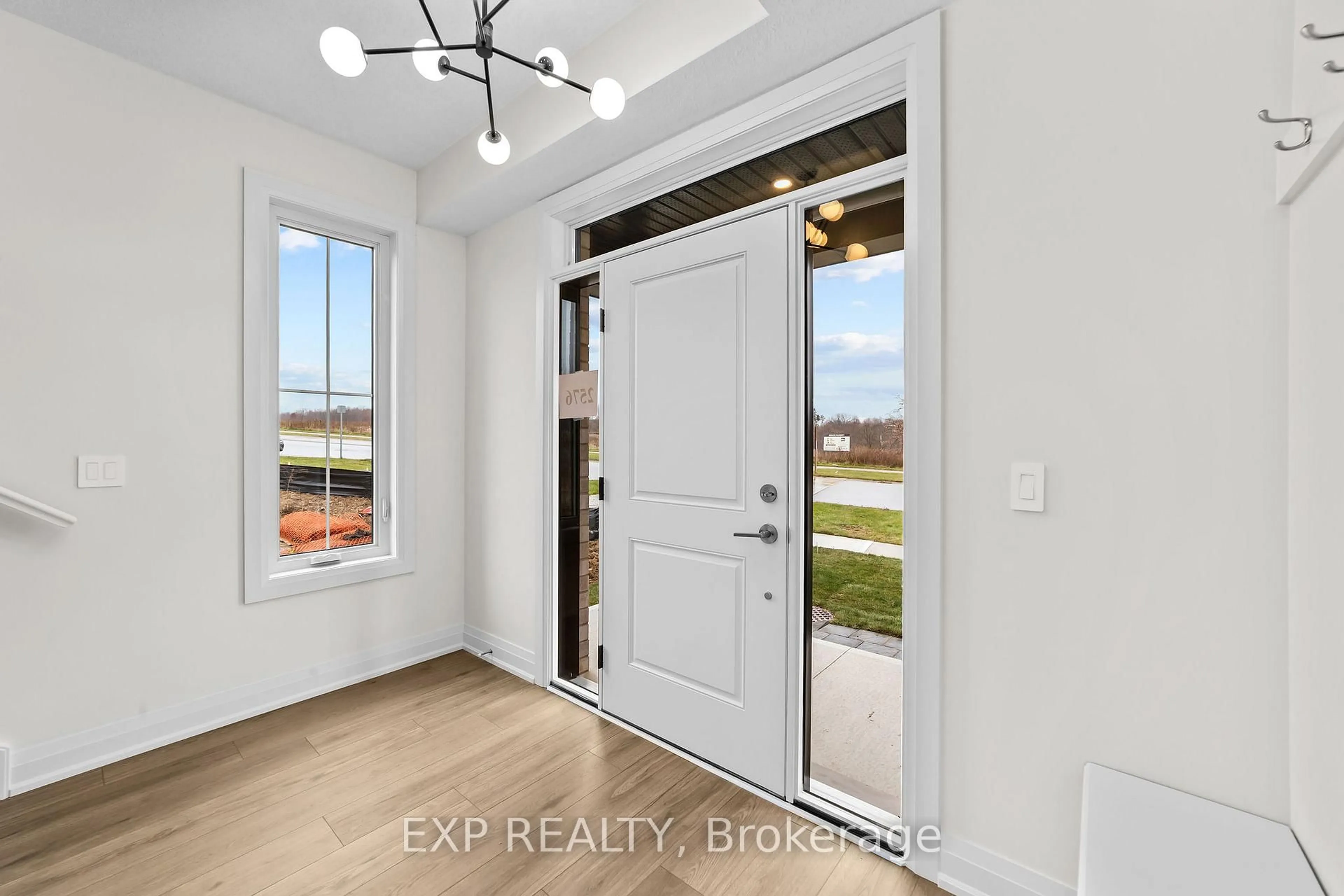Indoor entryway for 2605 Kettering Pl #10, London South Ontario N6M 0G4