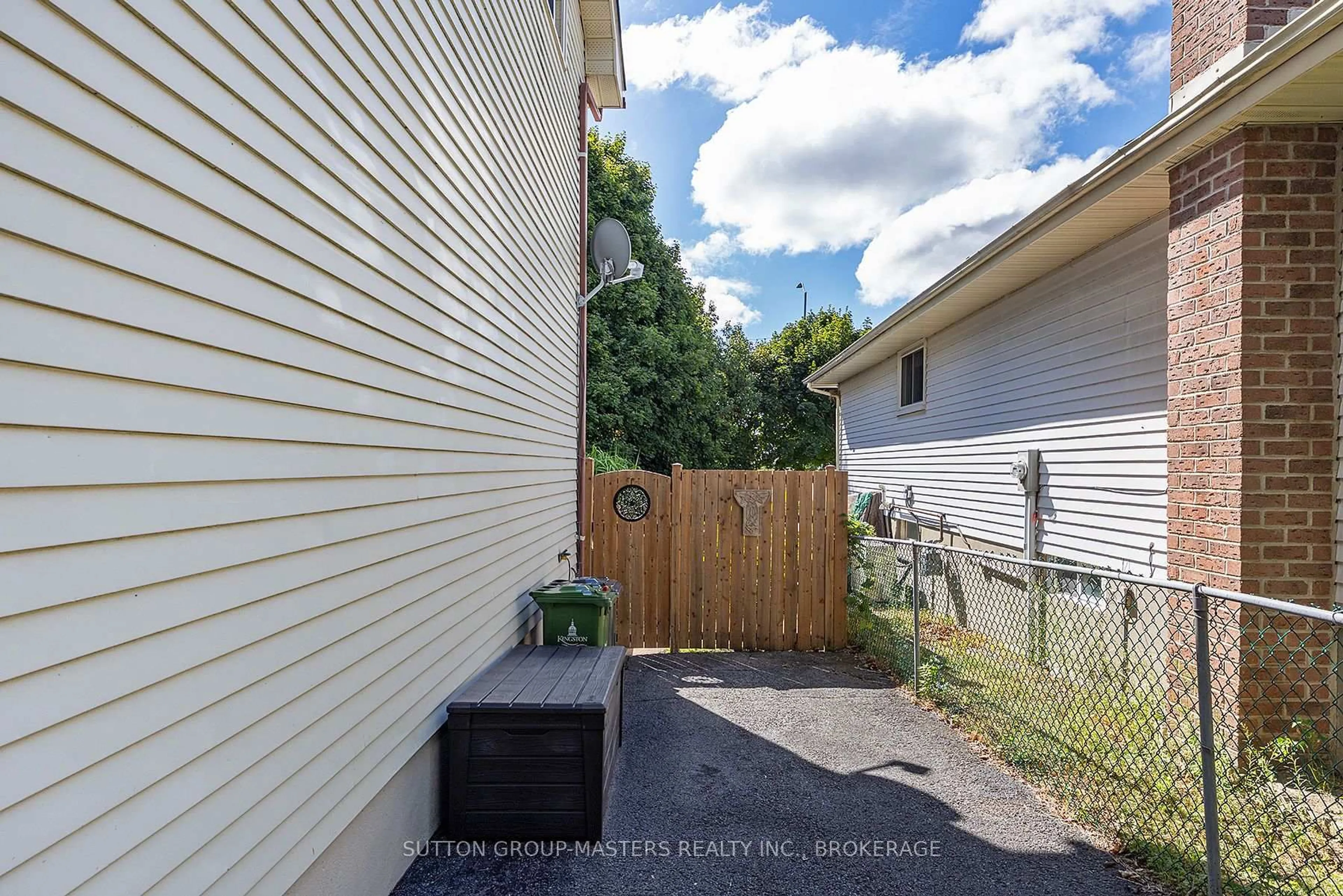 Unknown for 759 Somerset Cres, Kingston Ontario K7P 1G3