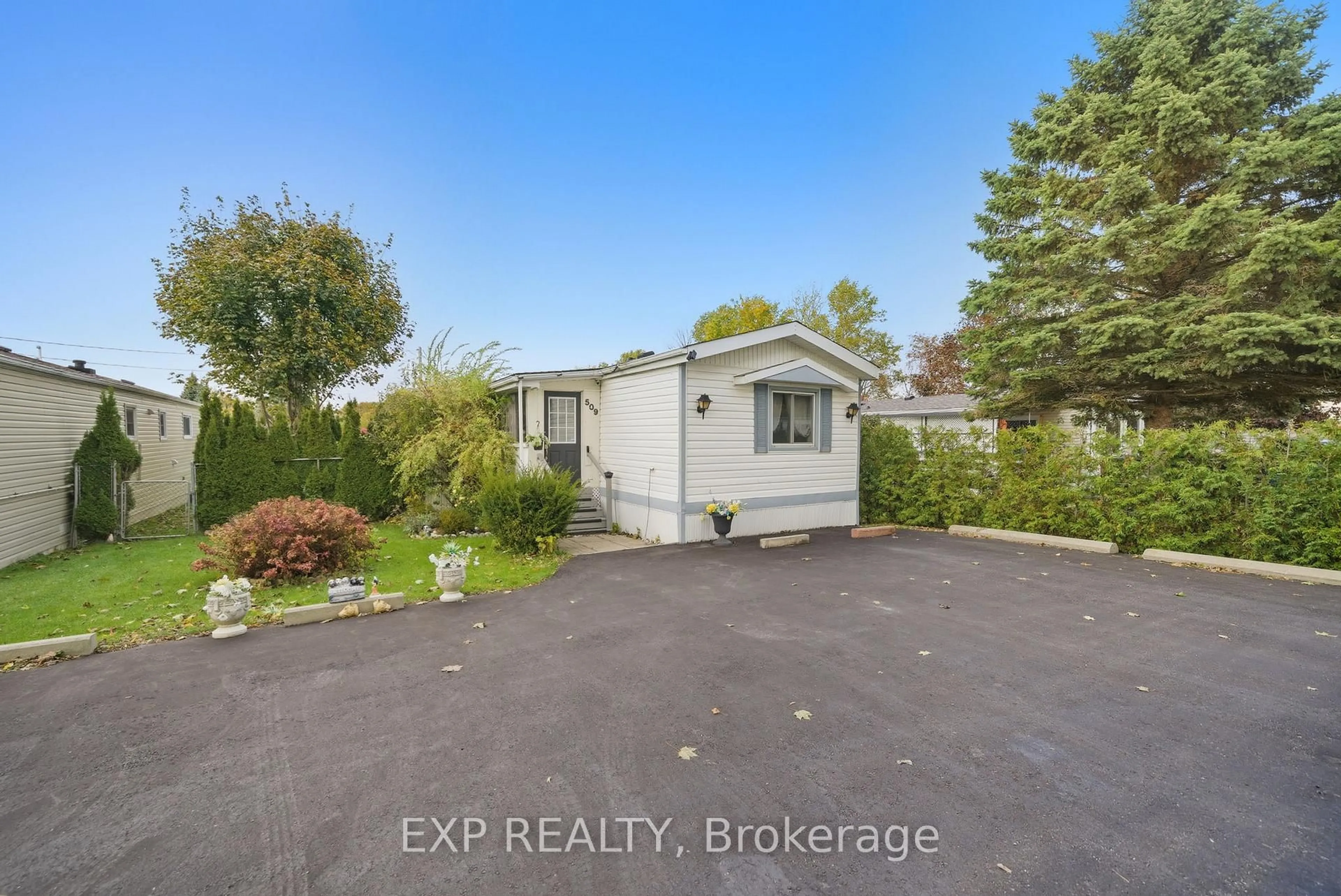 A pic from outside/outdoor area/front of a property/back of a property/a pic from drone, street for 509 Cunningham Cres, Hamilton Township Ontario K9A 0X9