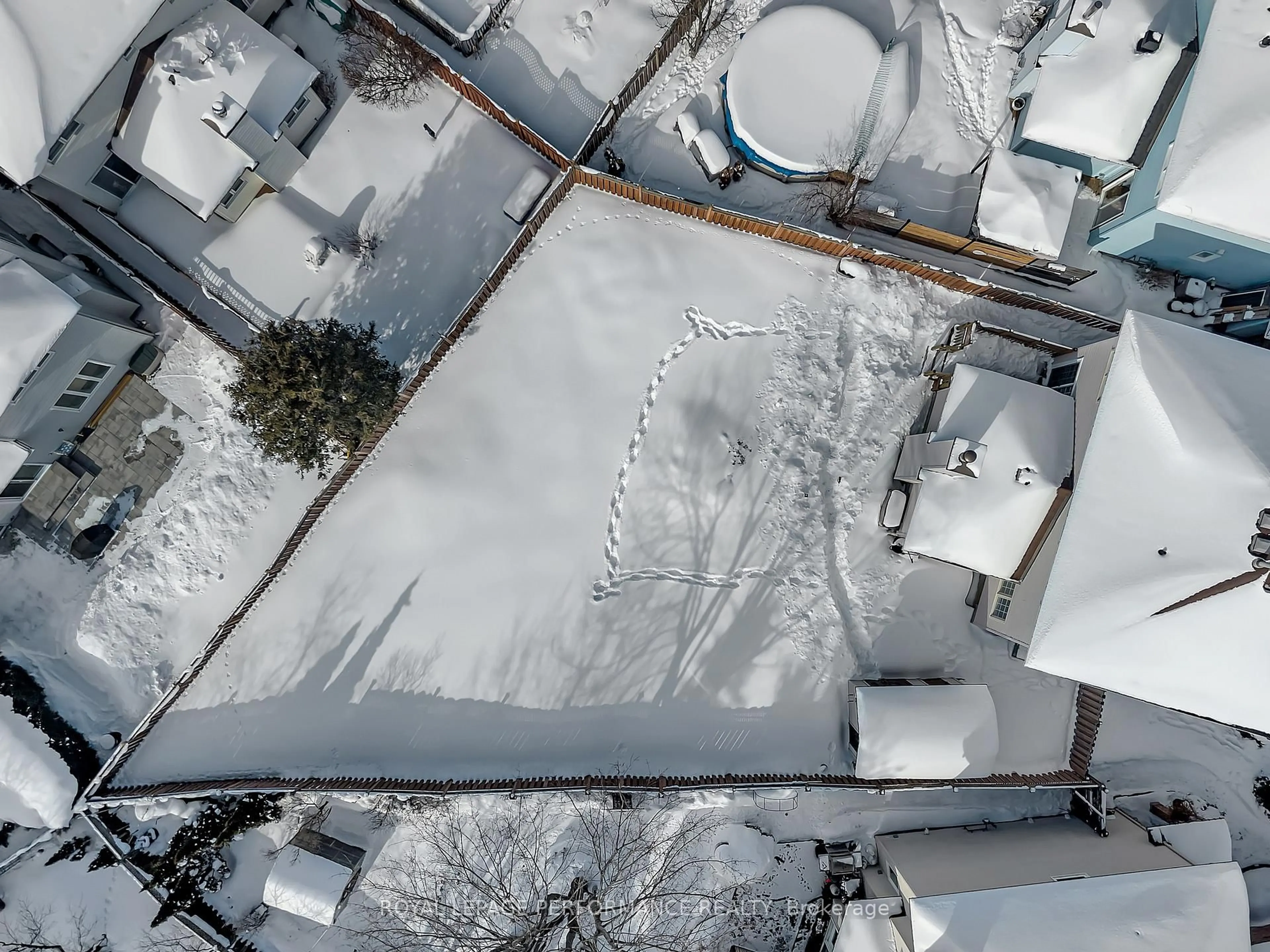 A pic from outside/outdoor area/front of a property/back of a property/a pic from drone, street for 1764 Tache Way, Ottawa Ontario K4A 2S6