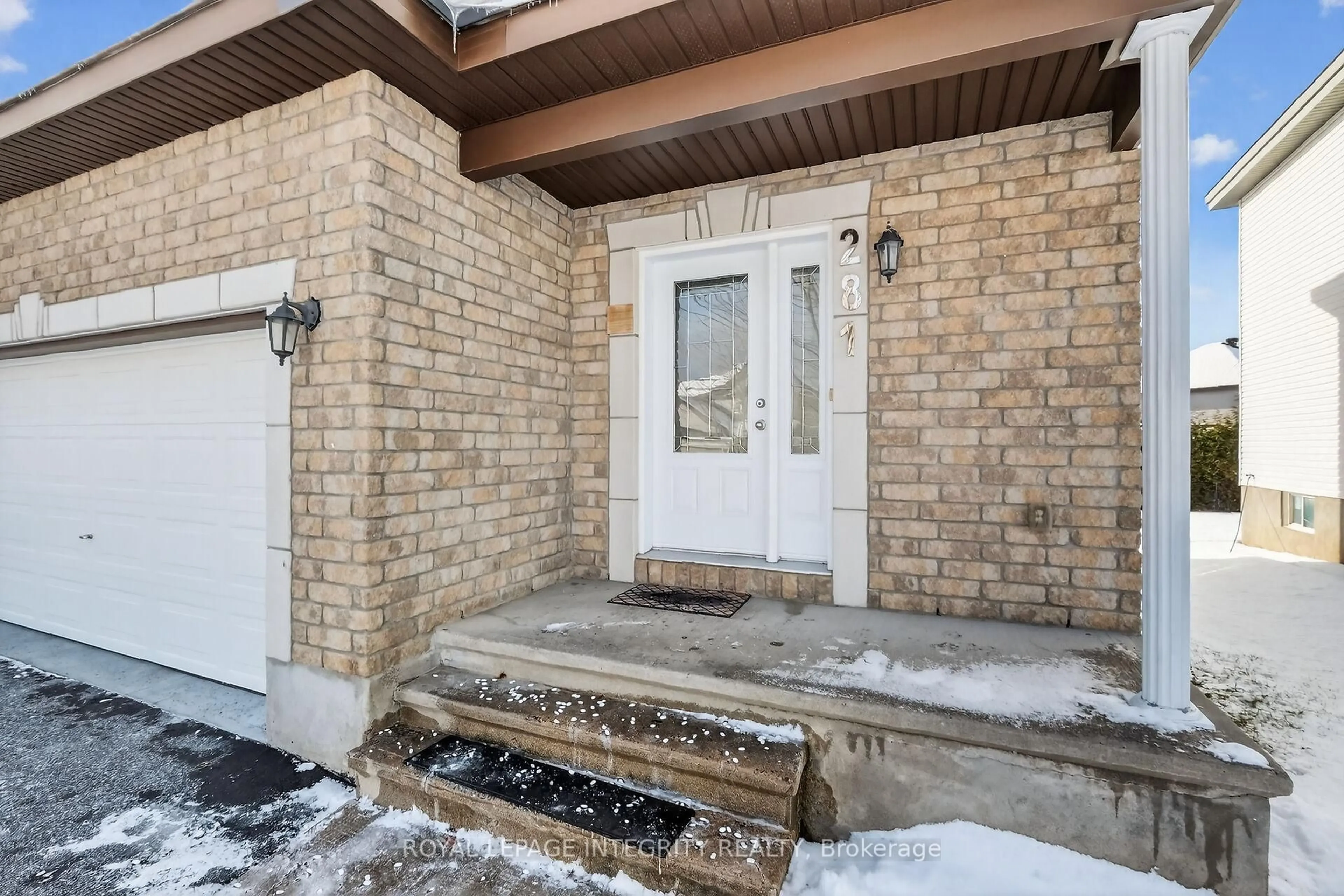 Indoor entryway for 281 Sterling Ave, Clarence-Rockland Ontario K4K 0H9