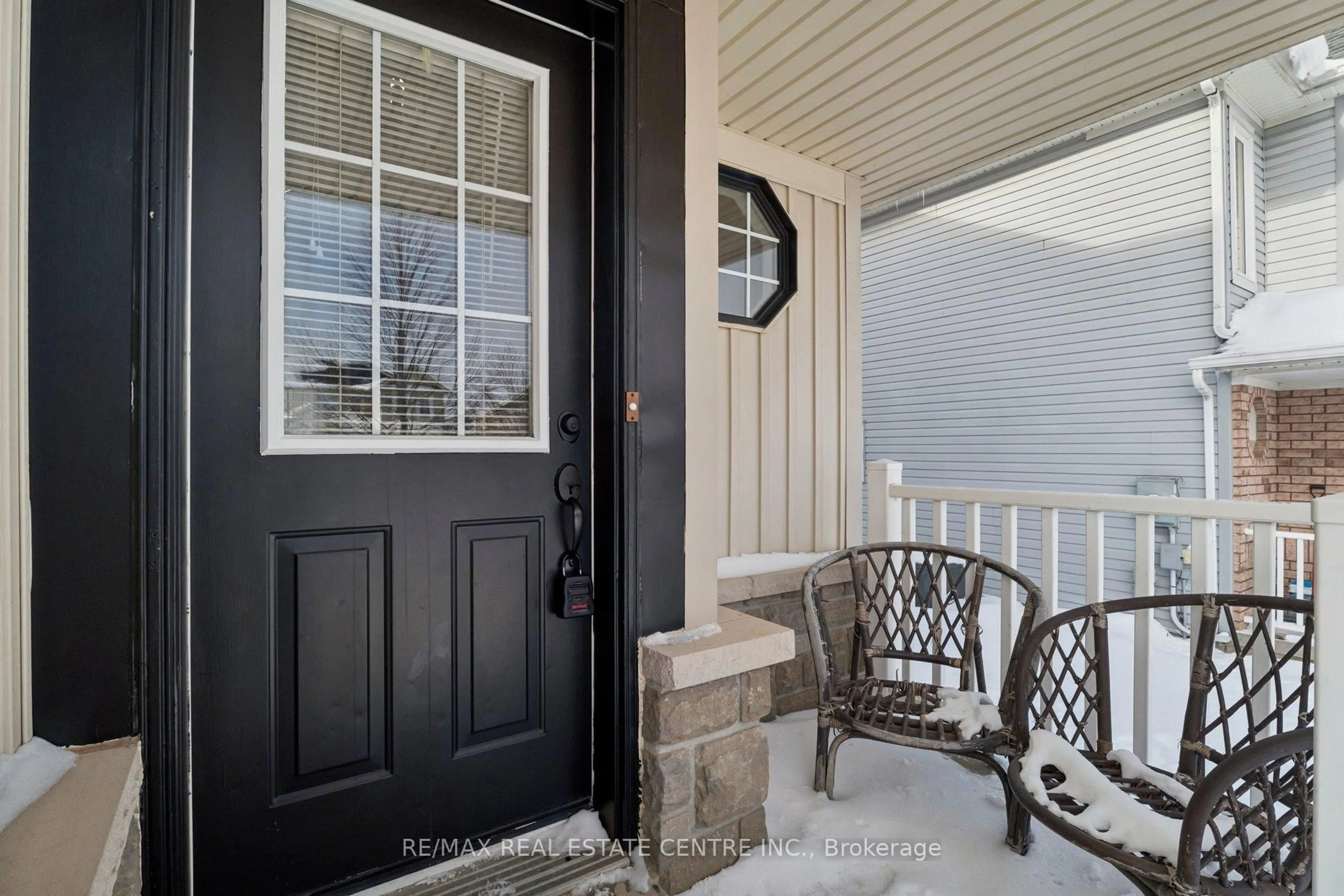 Indoor entryway for 150 Marion St, Shelburne Ontario L9V 3C1