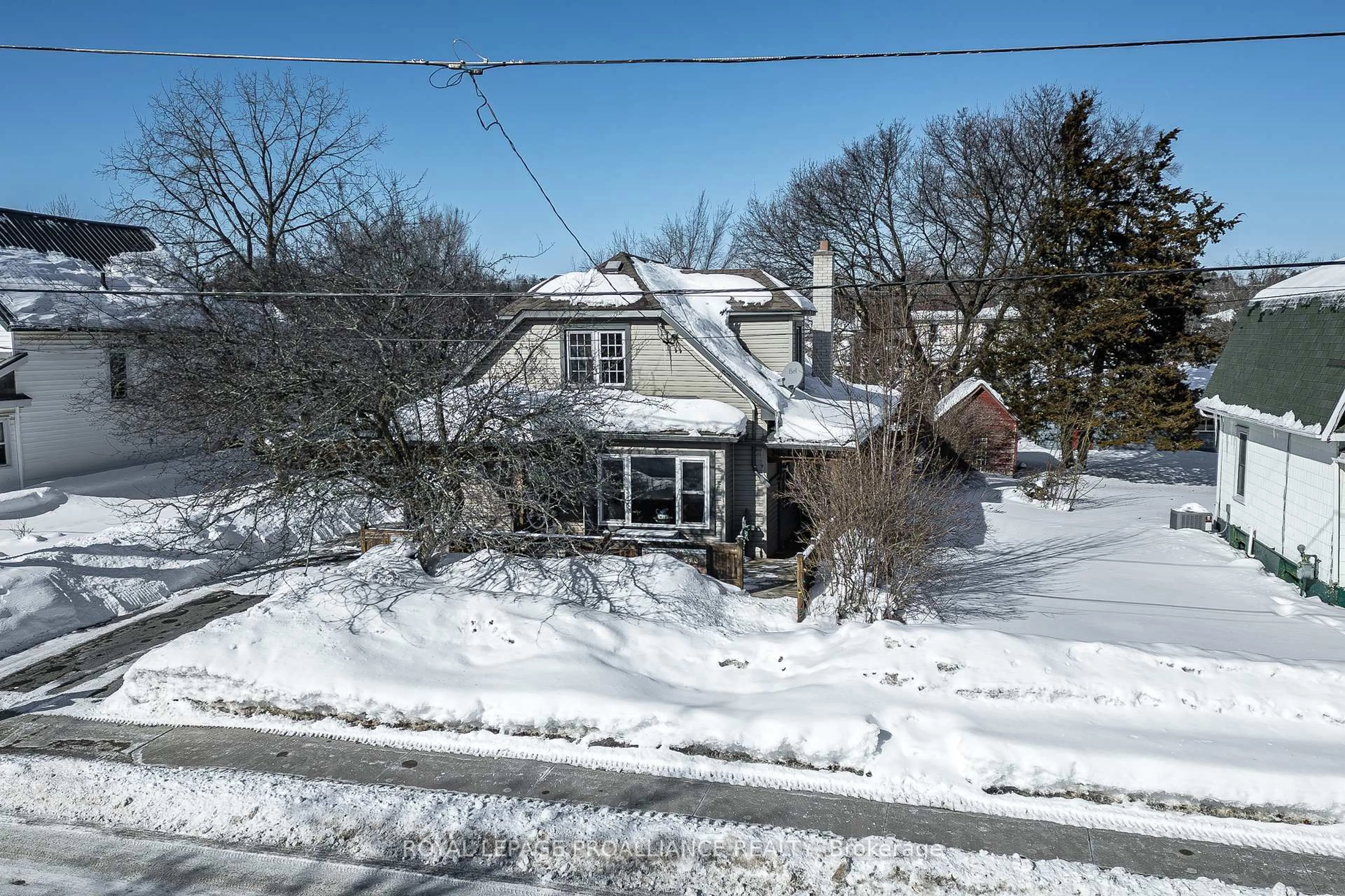 A pic from outside/outdoor area/front of a property/back of a property/a pic from drone, street for 146 Creswell Dr, Quinte West Ontario K8V 3H5