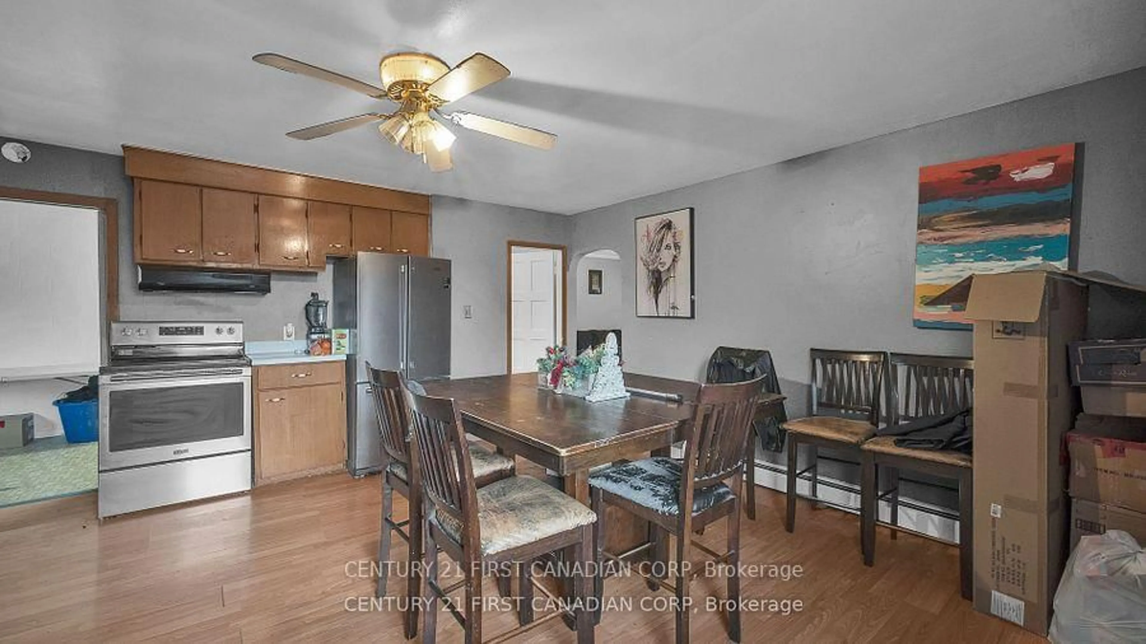 Dining room, wood/laminate floor for 19 Montgomery Dr, Chatham-Kent Ontario N8A 1P2