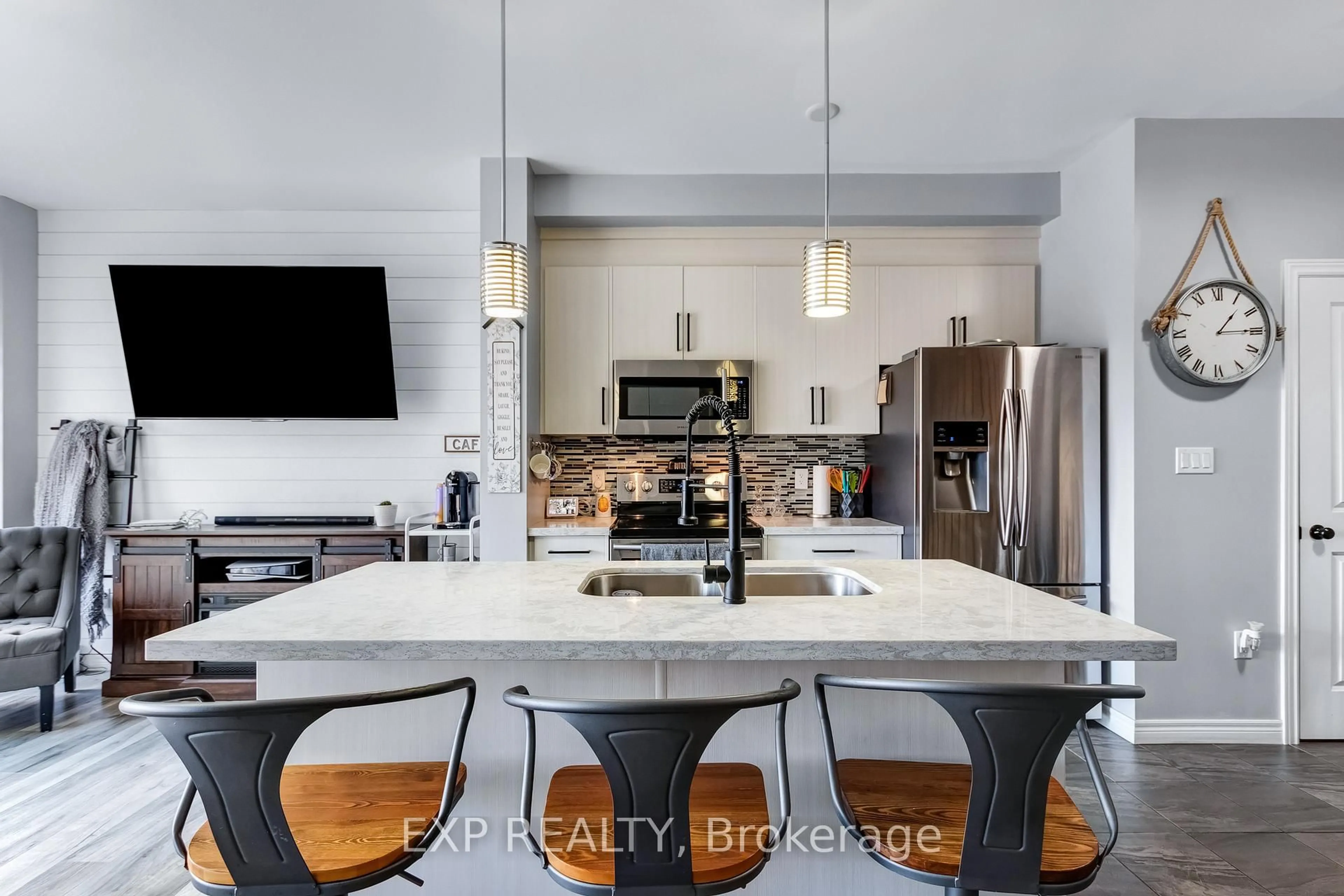 Contemporary kitchen, unknown for 688 Dunn Ave, Hamilton Ontario L8H 6M6