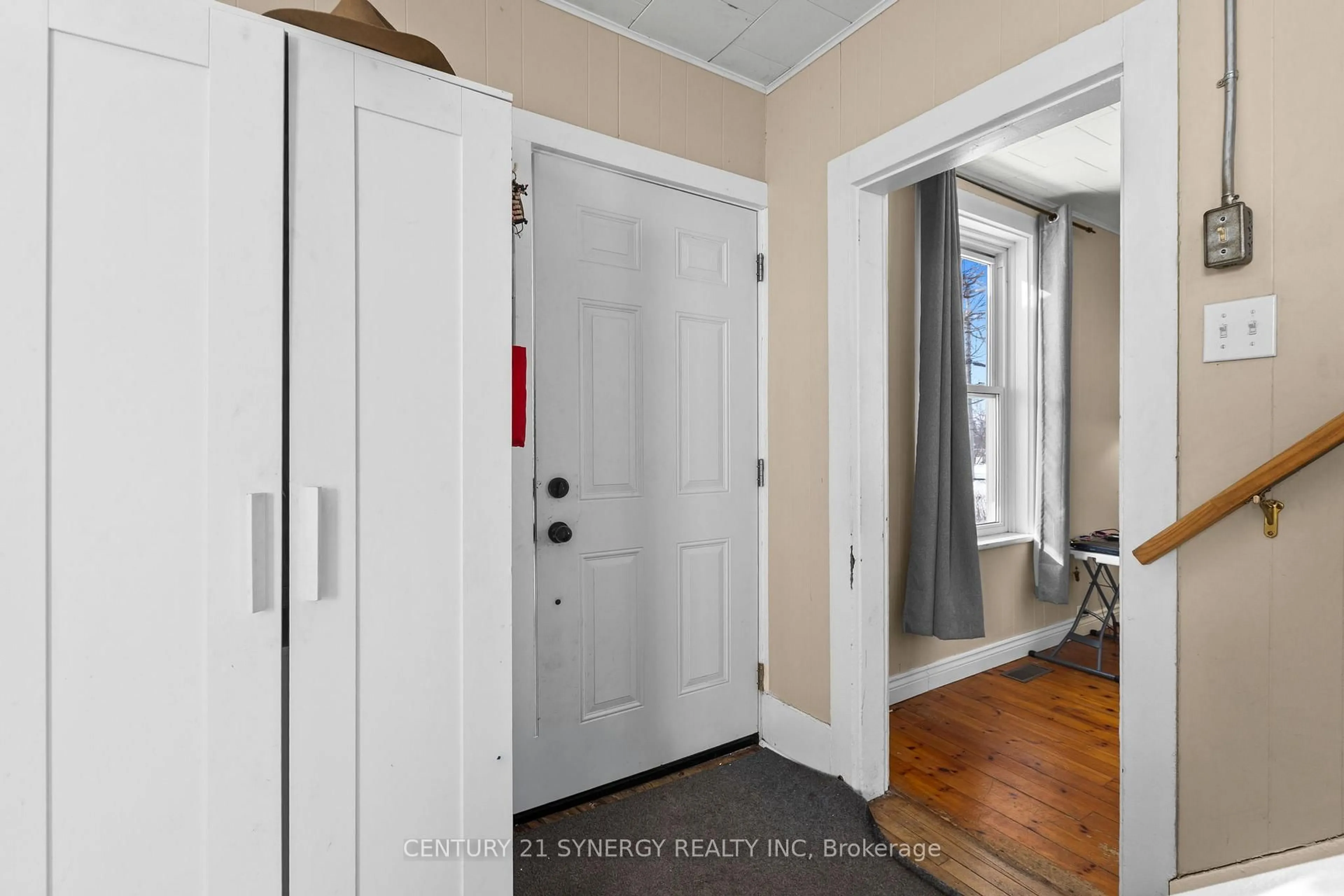 Indoor entryway for 253 Alicia St, Arnprior Ontario K7S 1H3