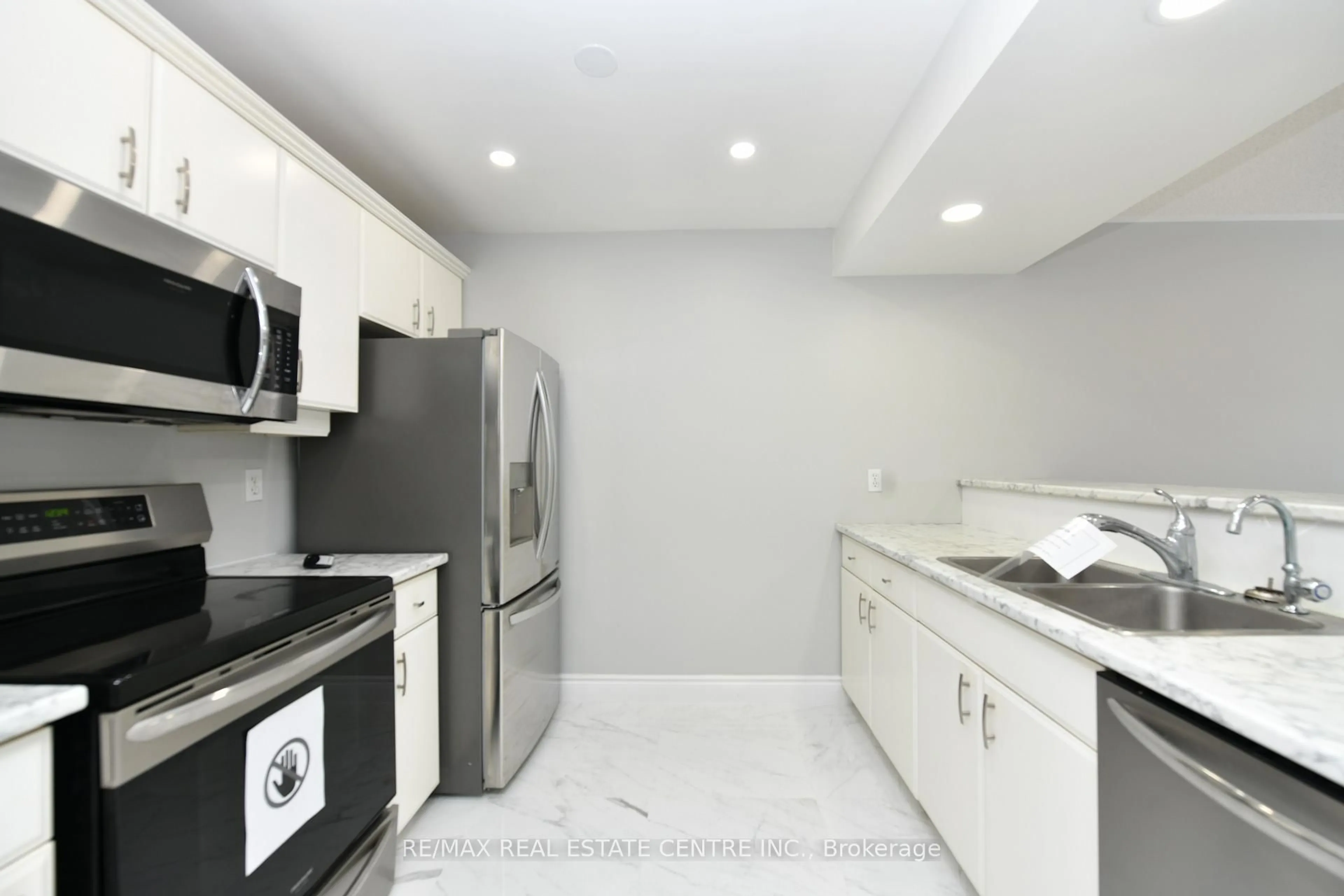 Standard kitchen, ceramic/tile floor for 230 Blackhorne Dr #3, Kitchener Ontario N2E 1Z4