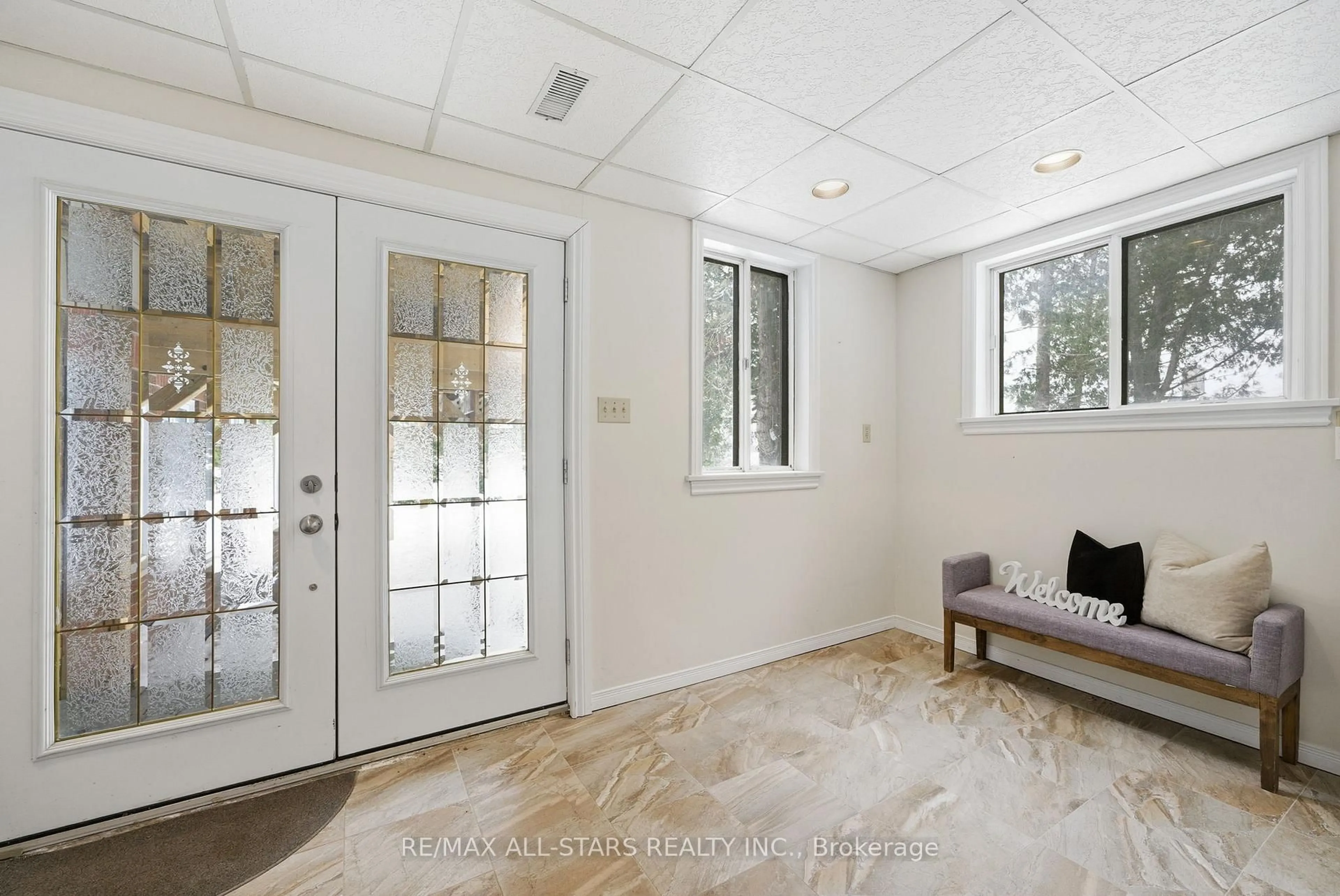 Indoor entryway for 113 Bowen Rd, Kawartha Lakes Ontario K0M 2C0