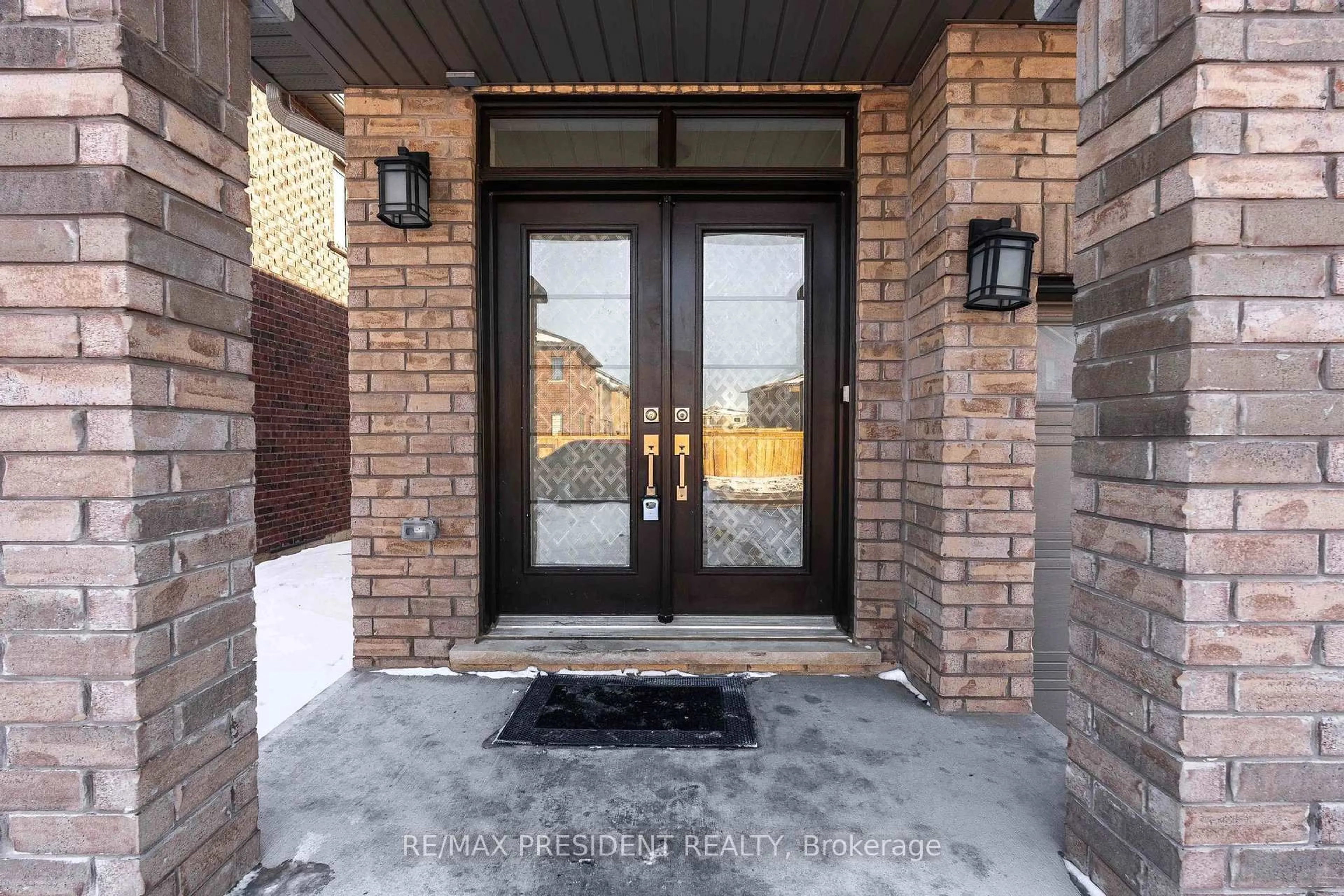 Indoor entryway for 12 Midhurst Hts, Hamilton Ontario L8J 0K9