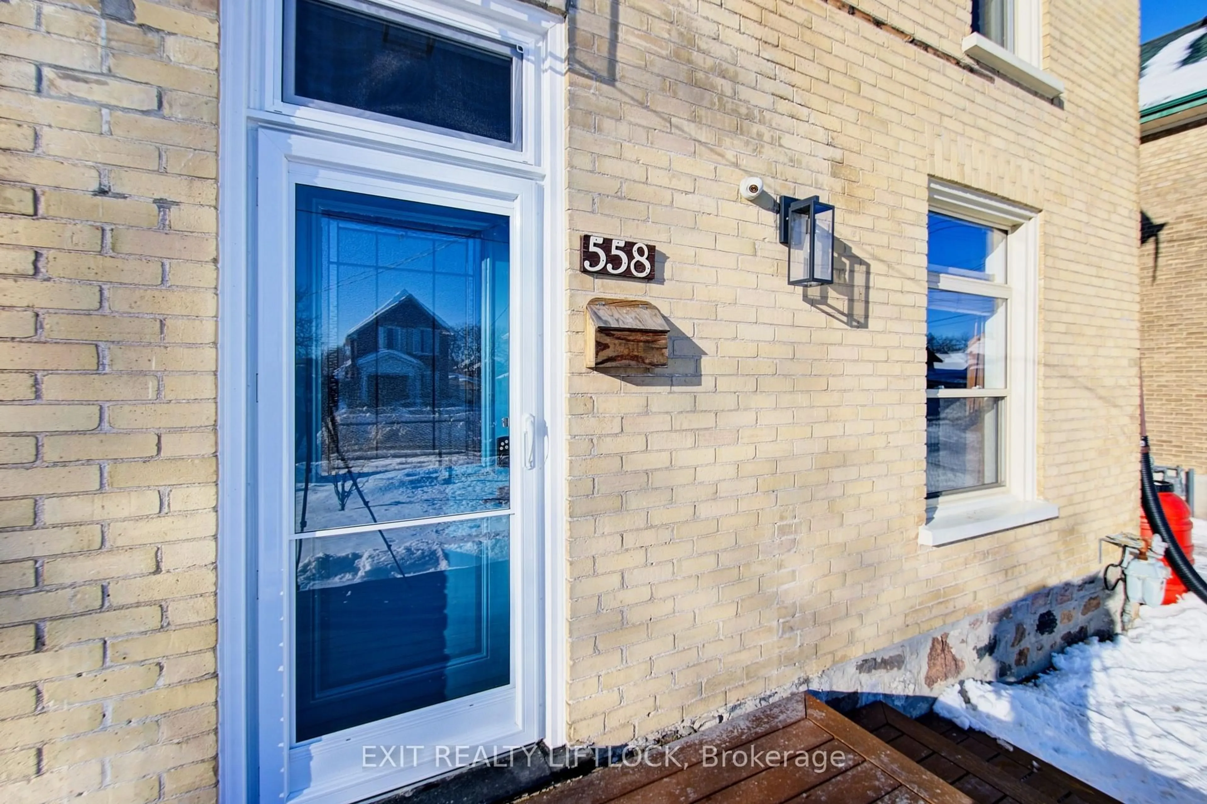 Unknown for 558 Chamberlain St, Peterborough Ontario K9J 4L5