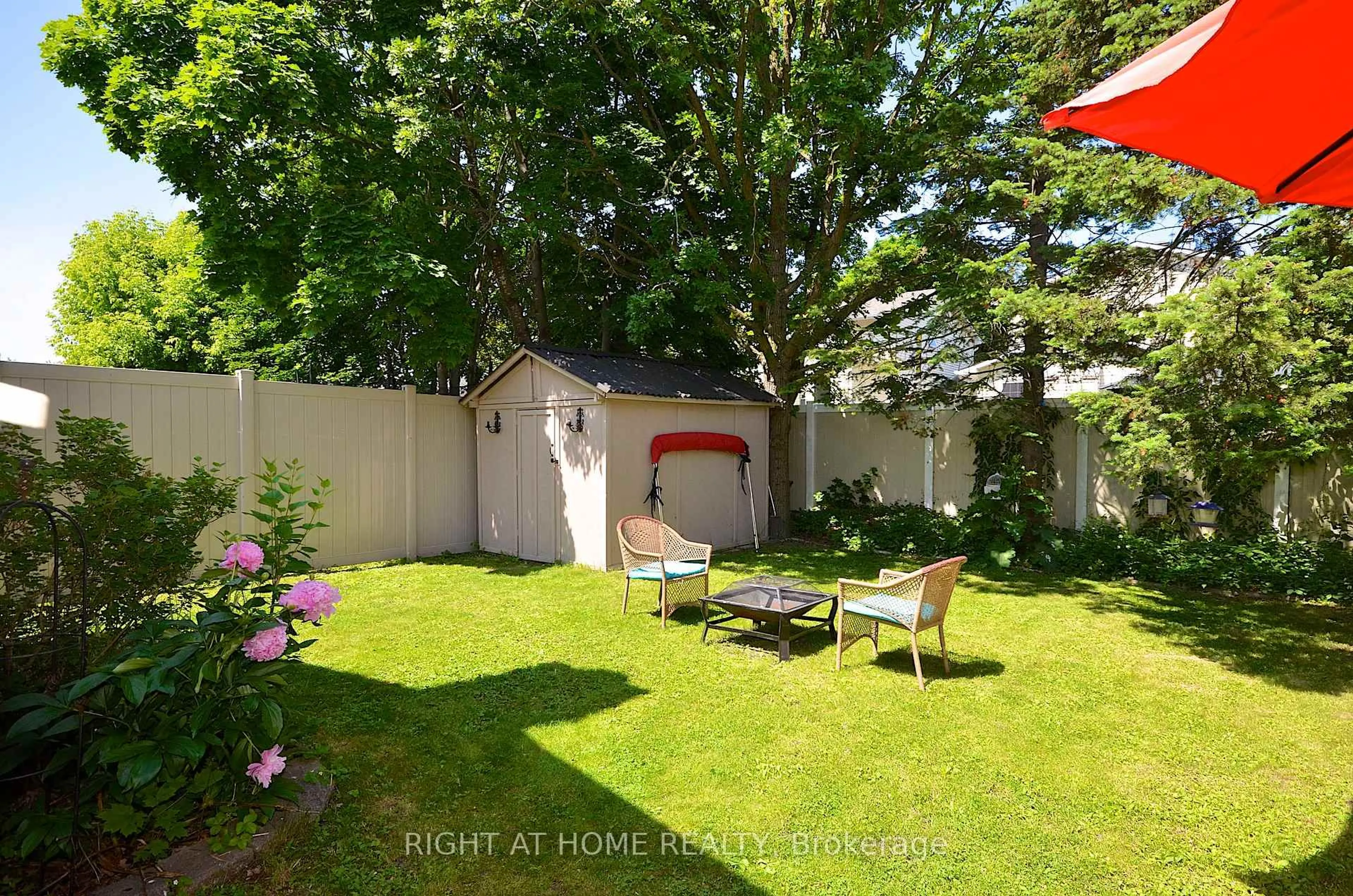 A pic from outside/outdoor area/front of a property/back of a property/a pic from drone, street for 77 Winchester Dr, Ottawa Ontario K2L 2R3