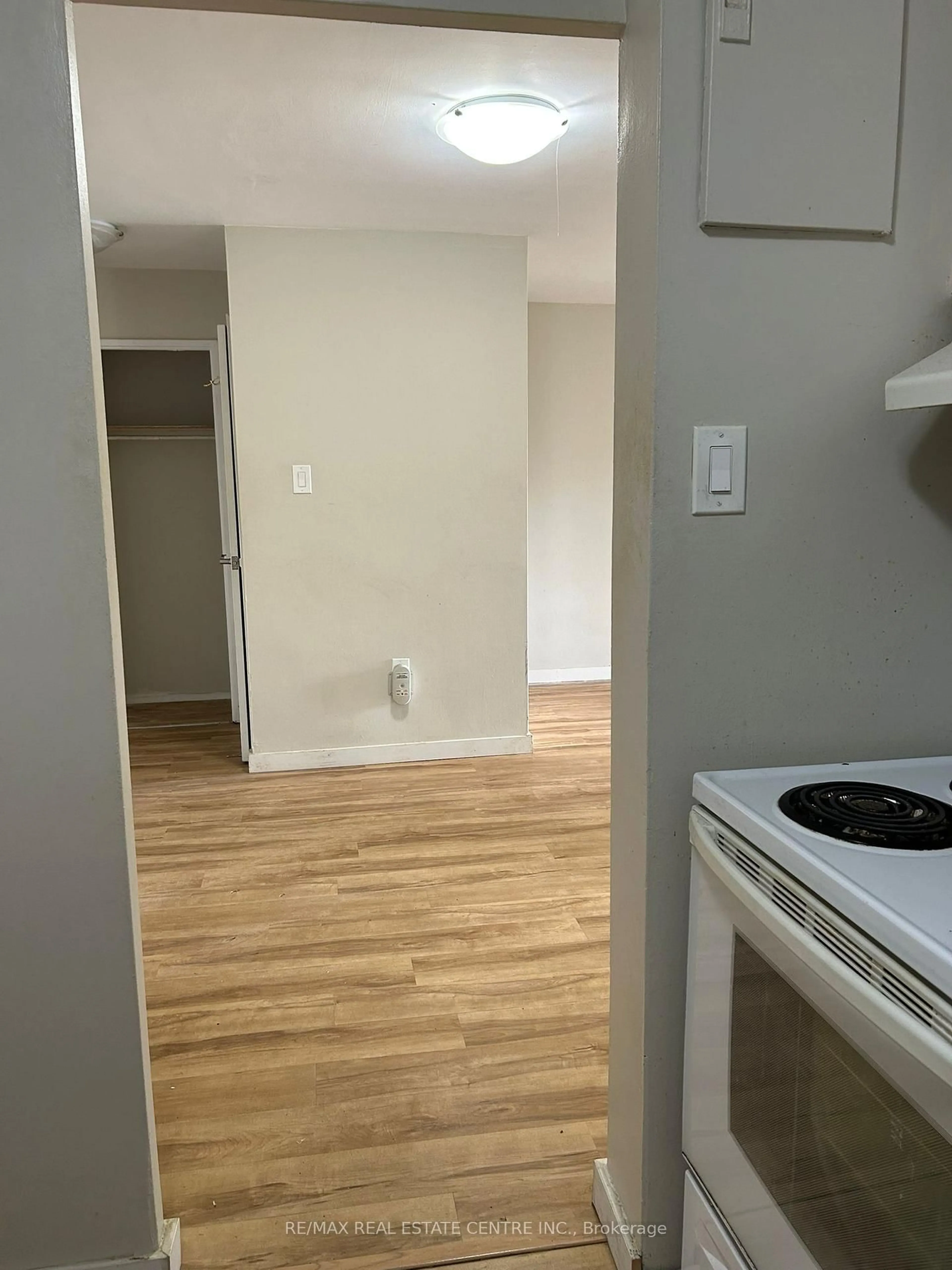 A pic of a room for 573 MORNINGTON Ave #103, London East Ontario N5Y 4T9