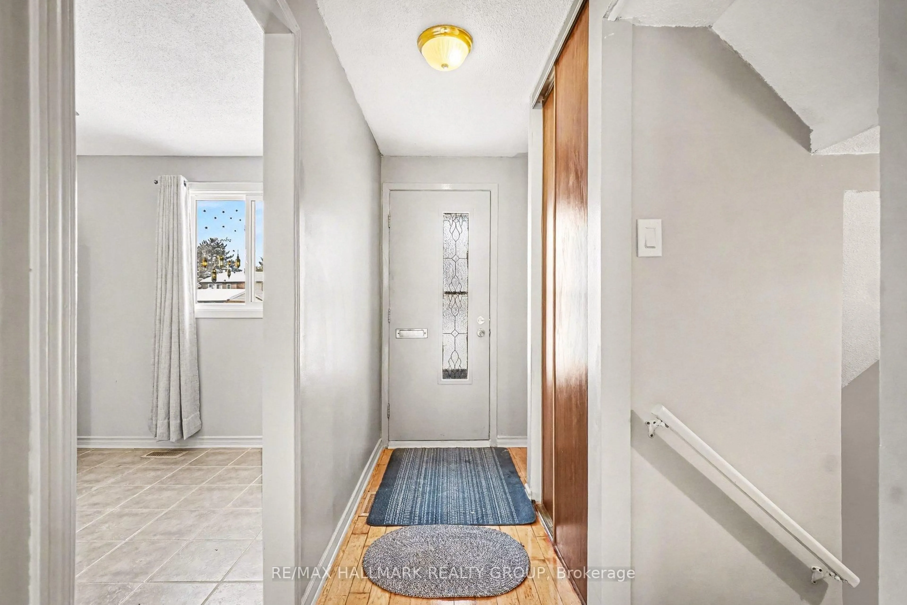 Indoor entryway for 7846 Jeanne D'arc Blvd #55, Ottawa Ontario K1C 2E9