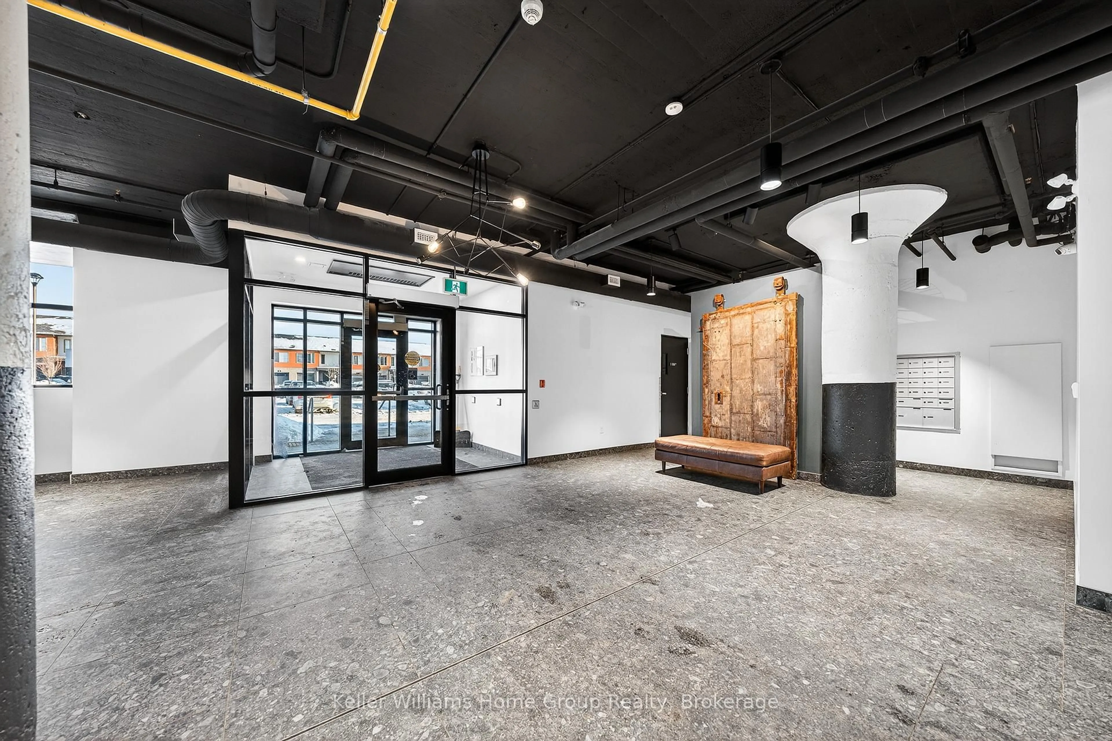 Indoor foyer for 120 Huron St #108, Guelph Ontario N1E 0T8