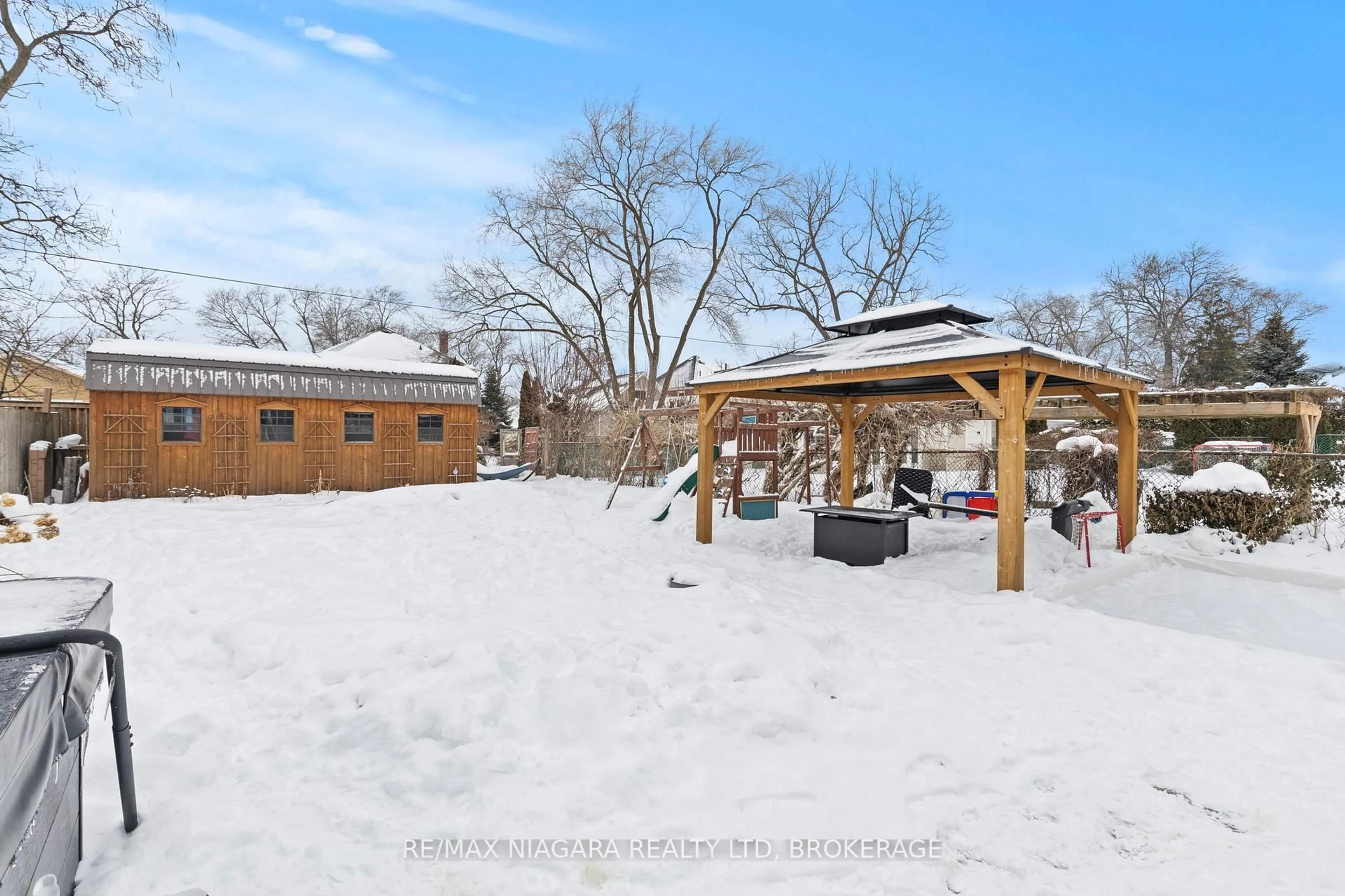 Patio, unknown for 3547 Strang Dr, Niagara Falls Ontario L2G 6K5