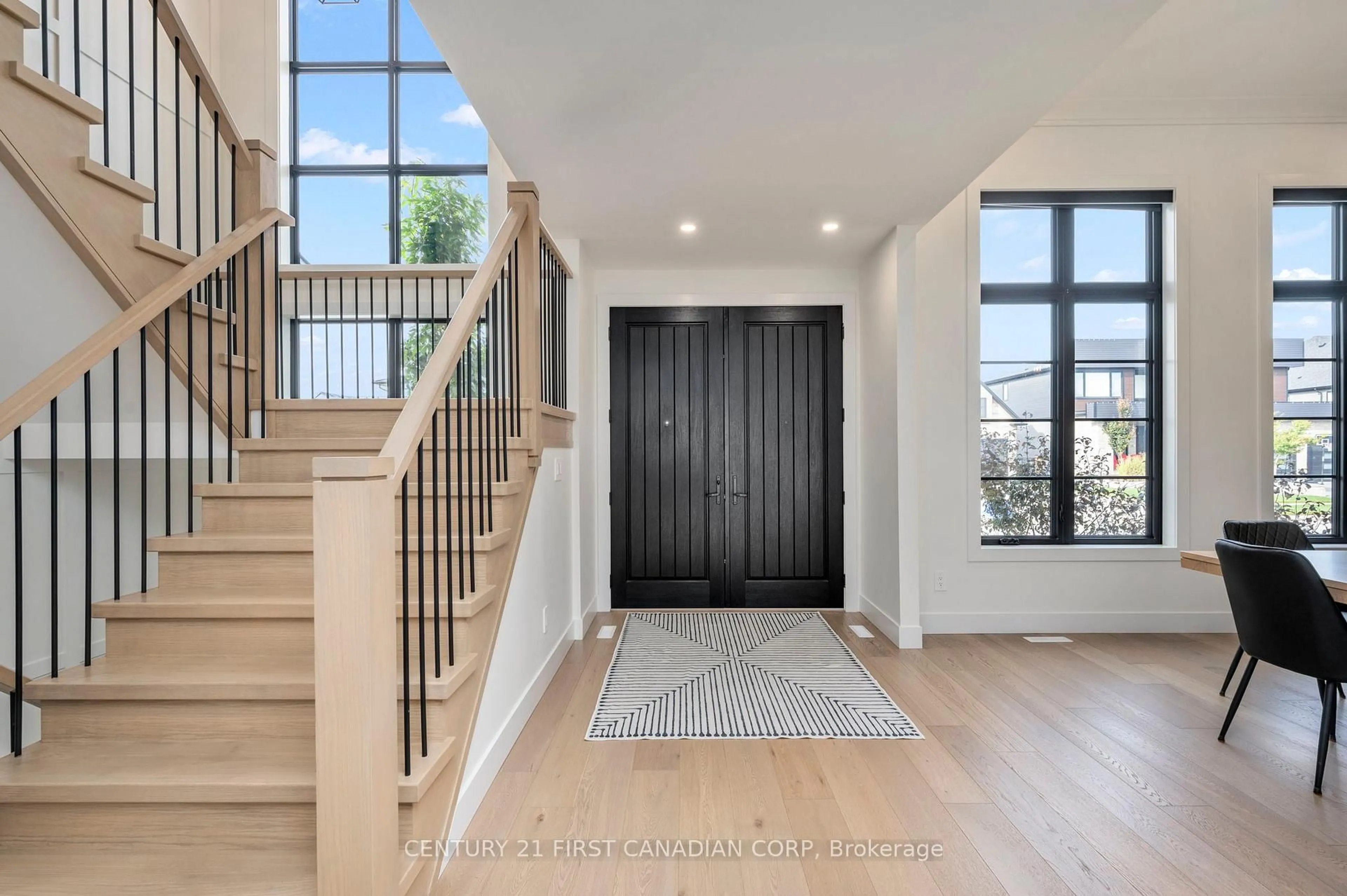 Indoor entryway for 3490 Silverleaf Chse, London South Ontario N6P 0G8