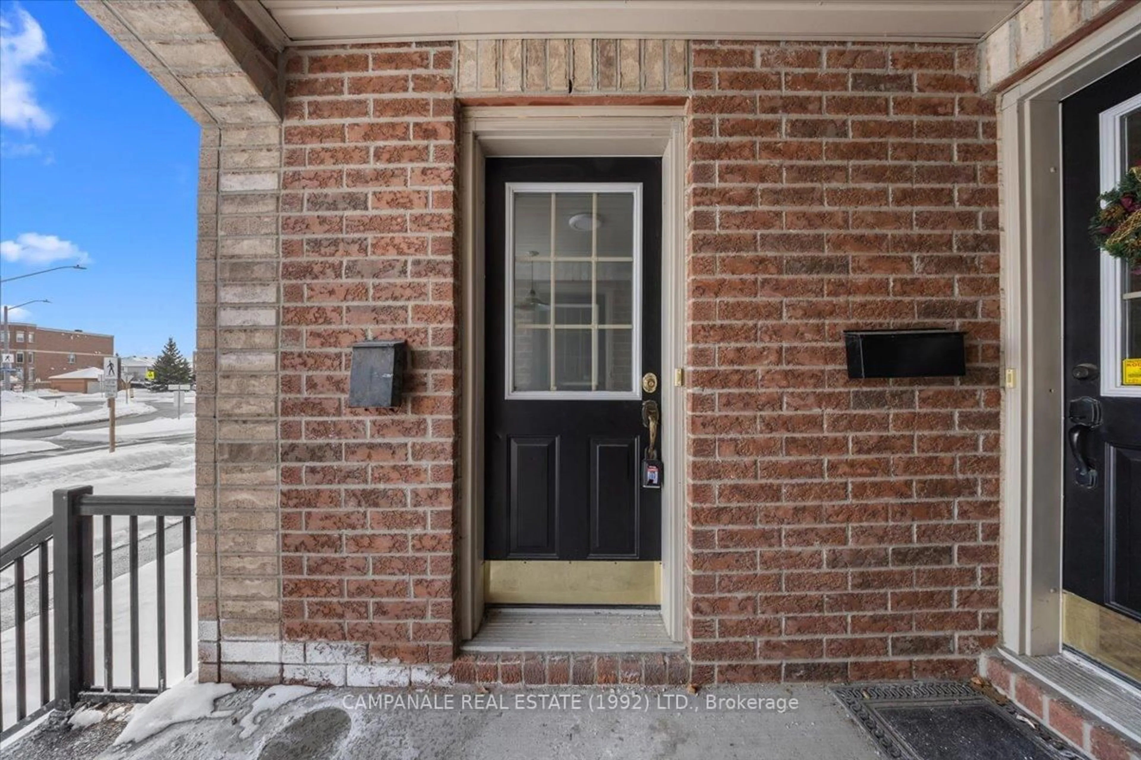 Indoor entryway for 831 Longfields Dr, Ottawa Ontario K2J 5N2