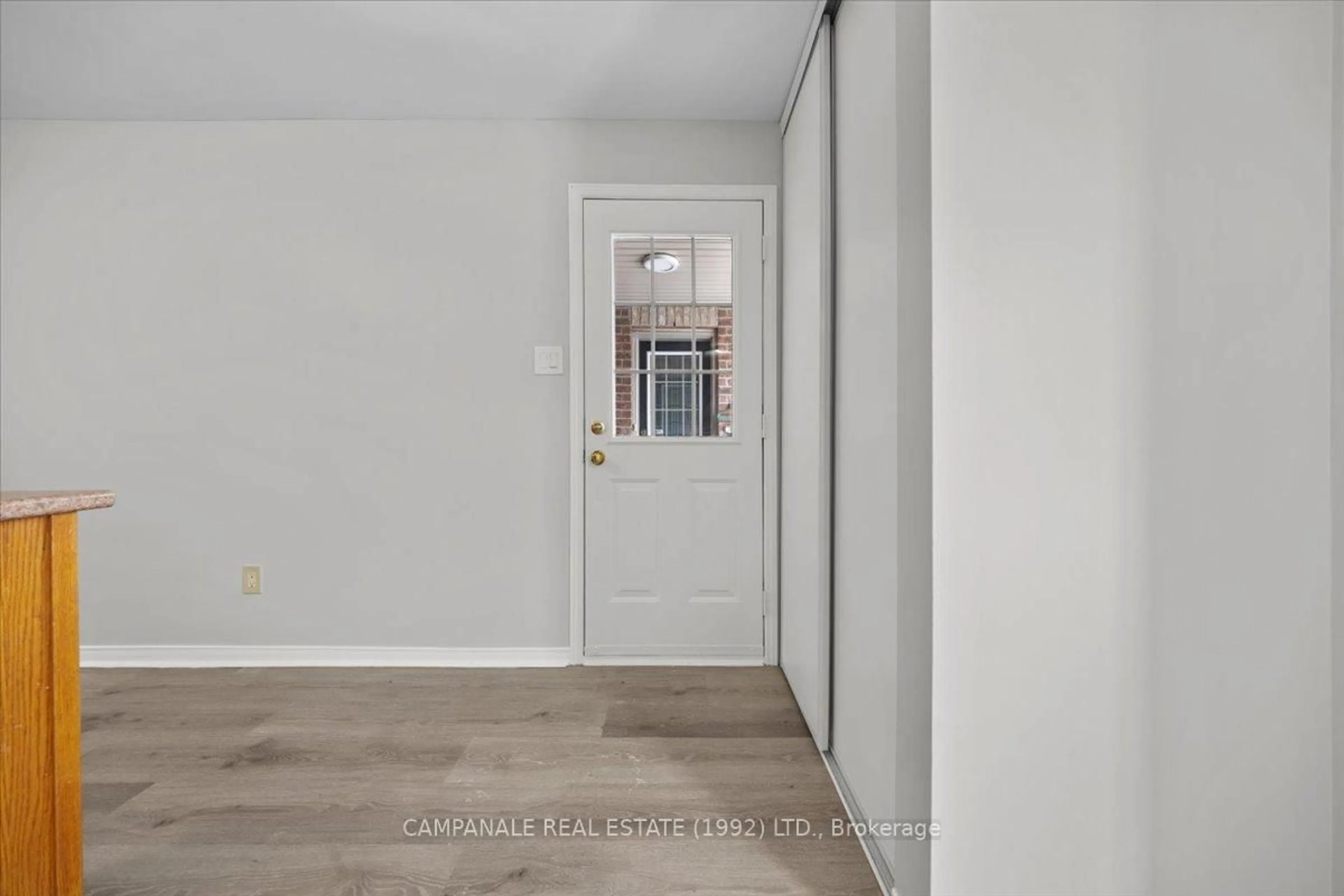 Indoor entryway for 831 Longfields Dr, Ottawa Ontario K2J 5N2