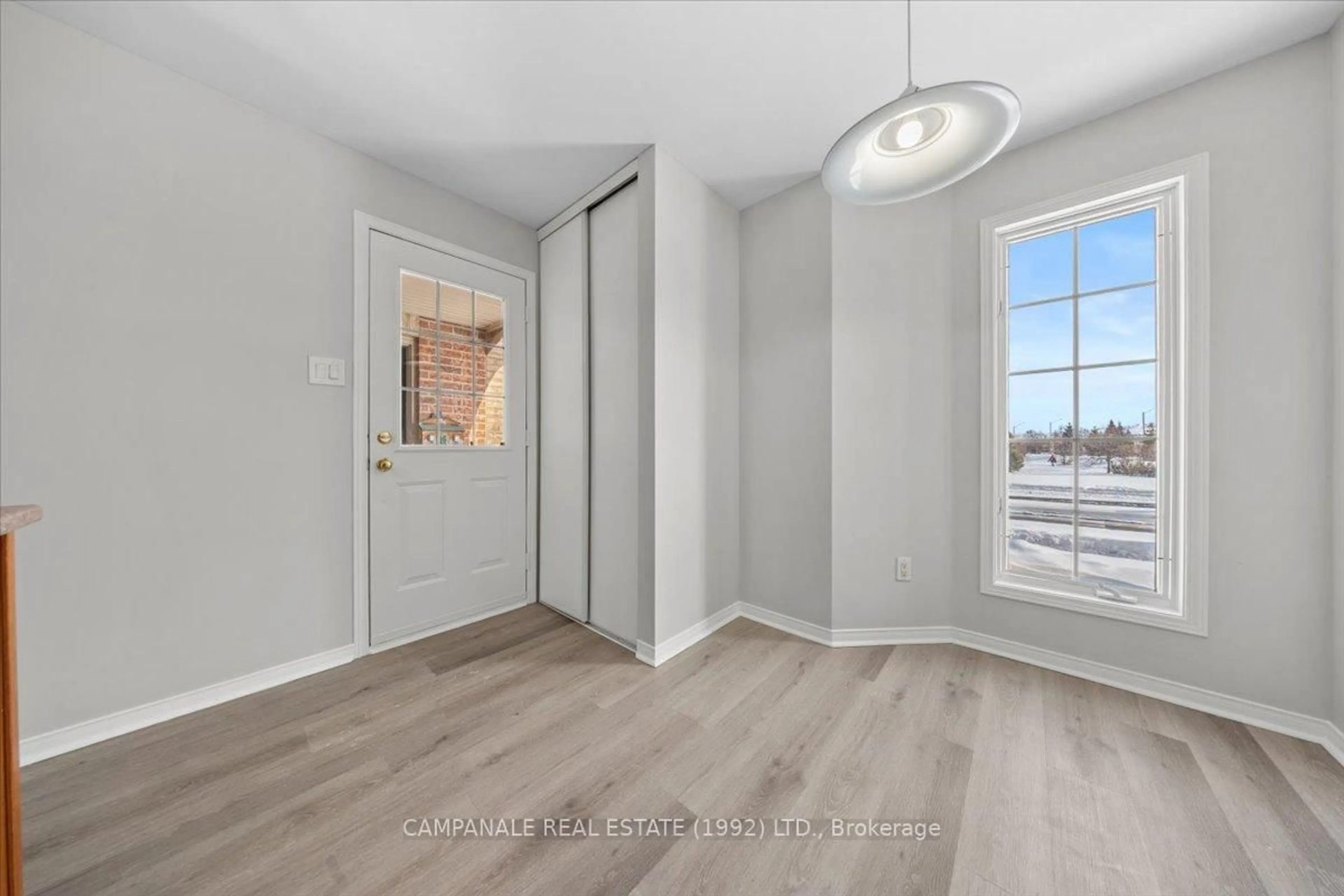 Indoor entryway for 831 Longfields Dr, Ottawa Ontario K2J 5N2