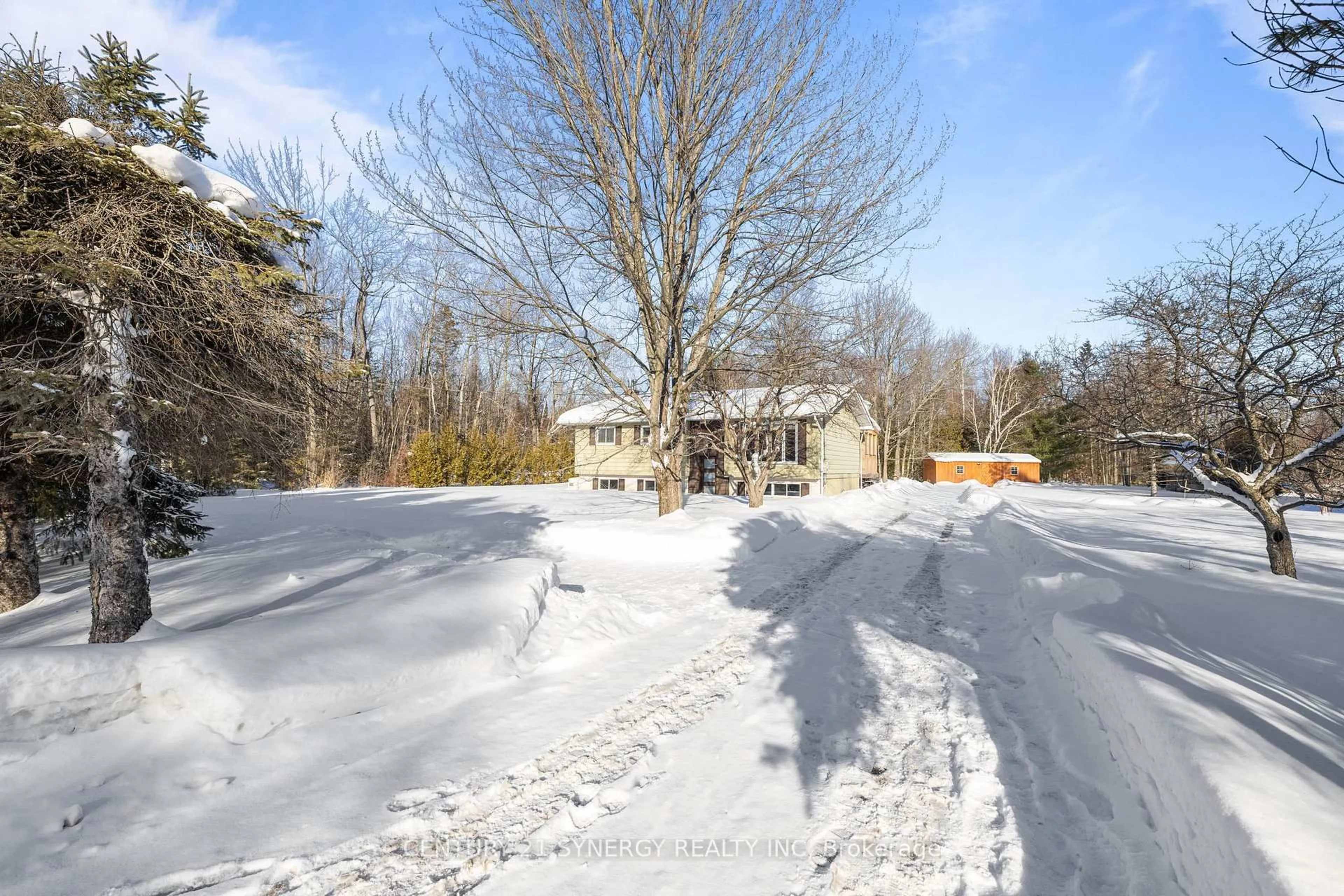 A pic from outside/outdoor area/front of a property/back of a property/a pic from drone, street for 260 County 19 Rd, Alfred and Plantagenet Ontario K0A 3K0