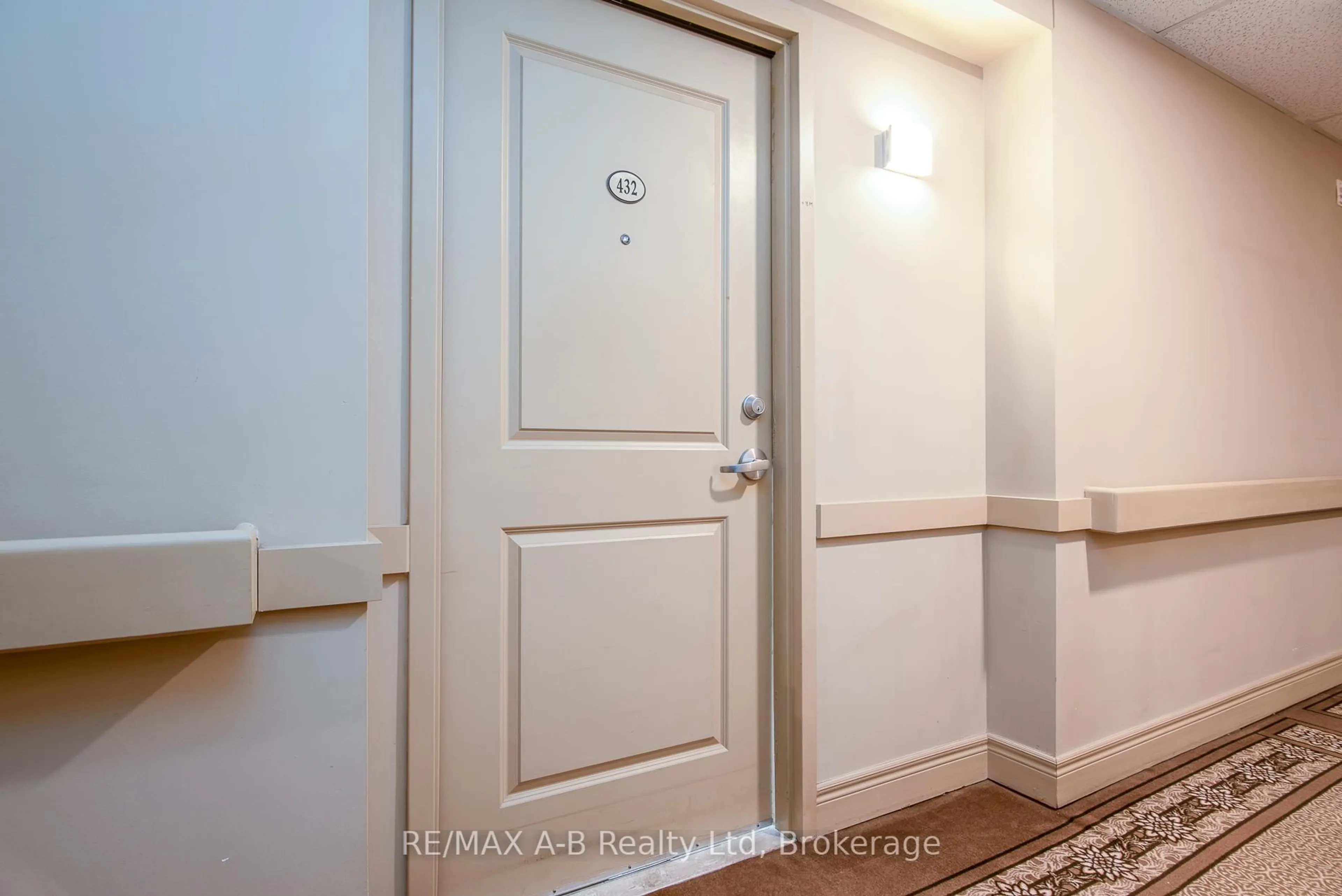 Indoor foyer for 200 MCCARTHY Rd ##432, Stratford Ontario N5A 0B6