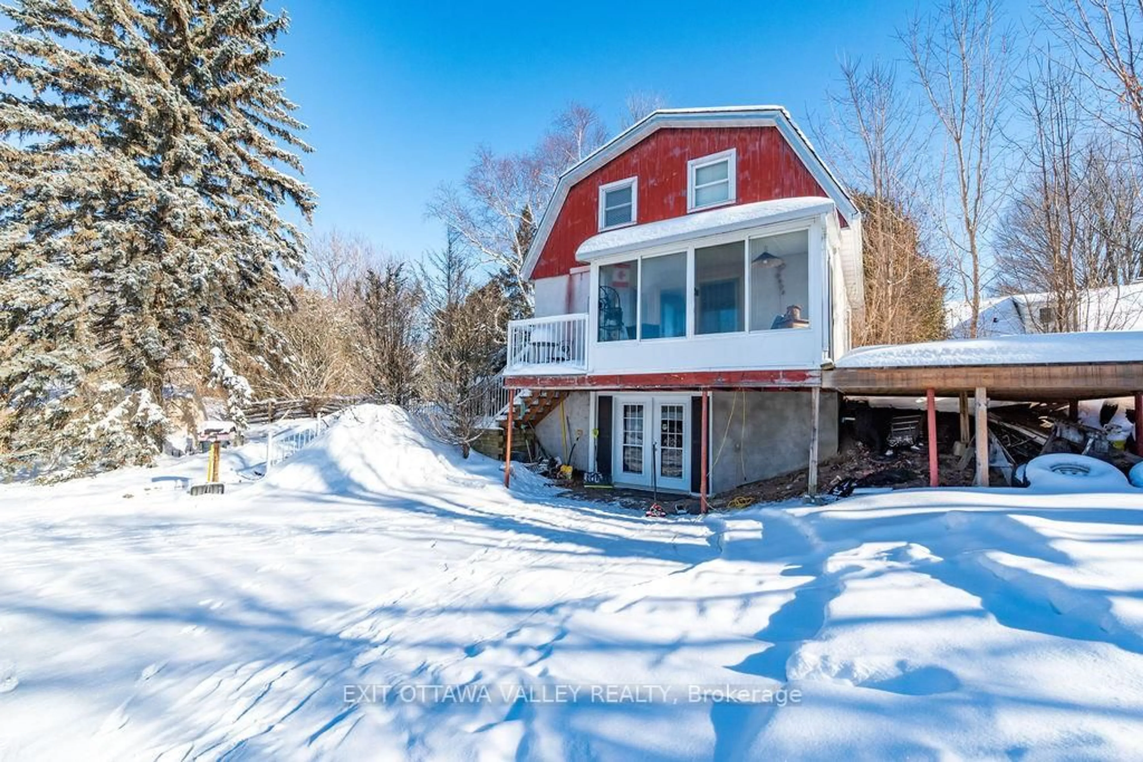 A pic from outside/outdoor area/front of a property/back of a property/a pic from drone, unknown for 504 Estelle St, Pembroke Ontario K8A 3G8